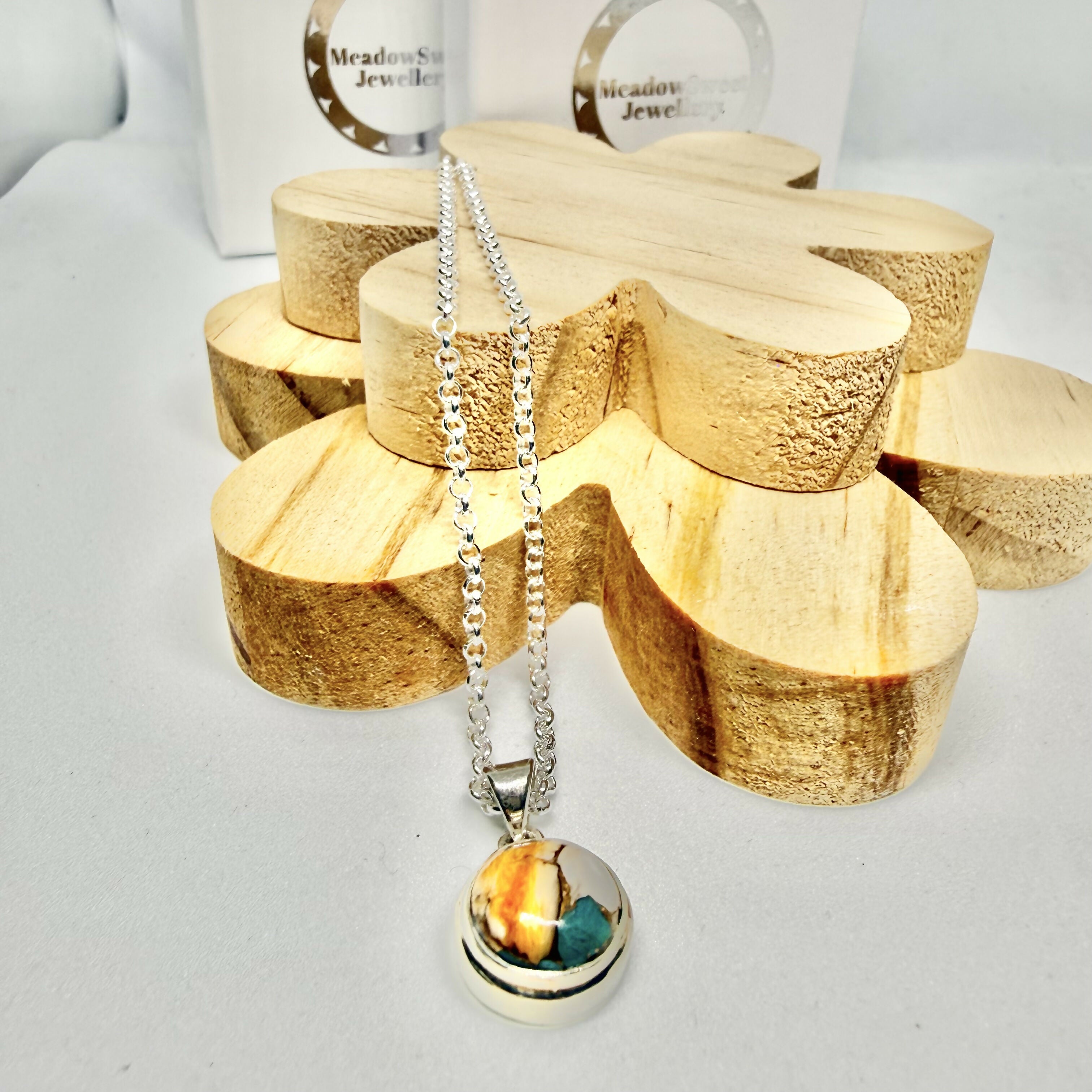 OYSTER TURQUOISE NECKLACE
