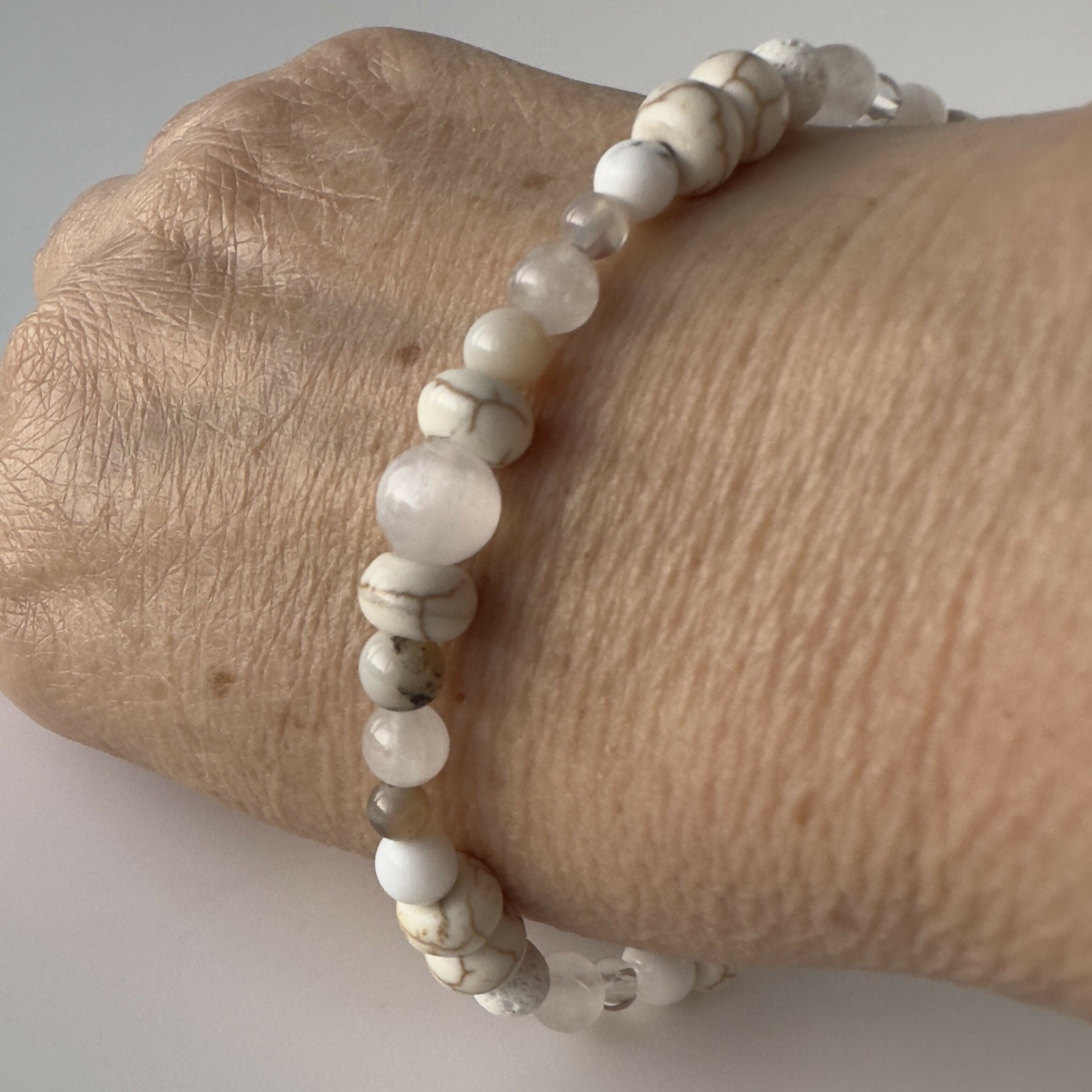 UNISEX HEALING CRYSTAL CROWN CHAKRA BRACELET WITH AROMATHERAPY BEADS