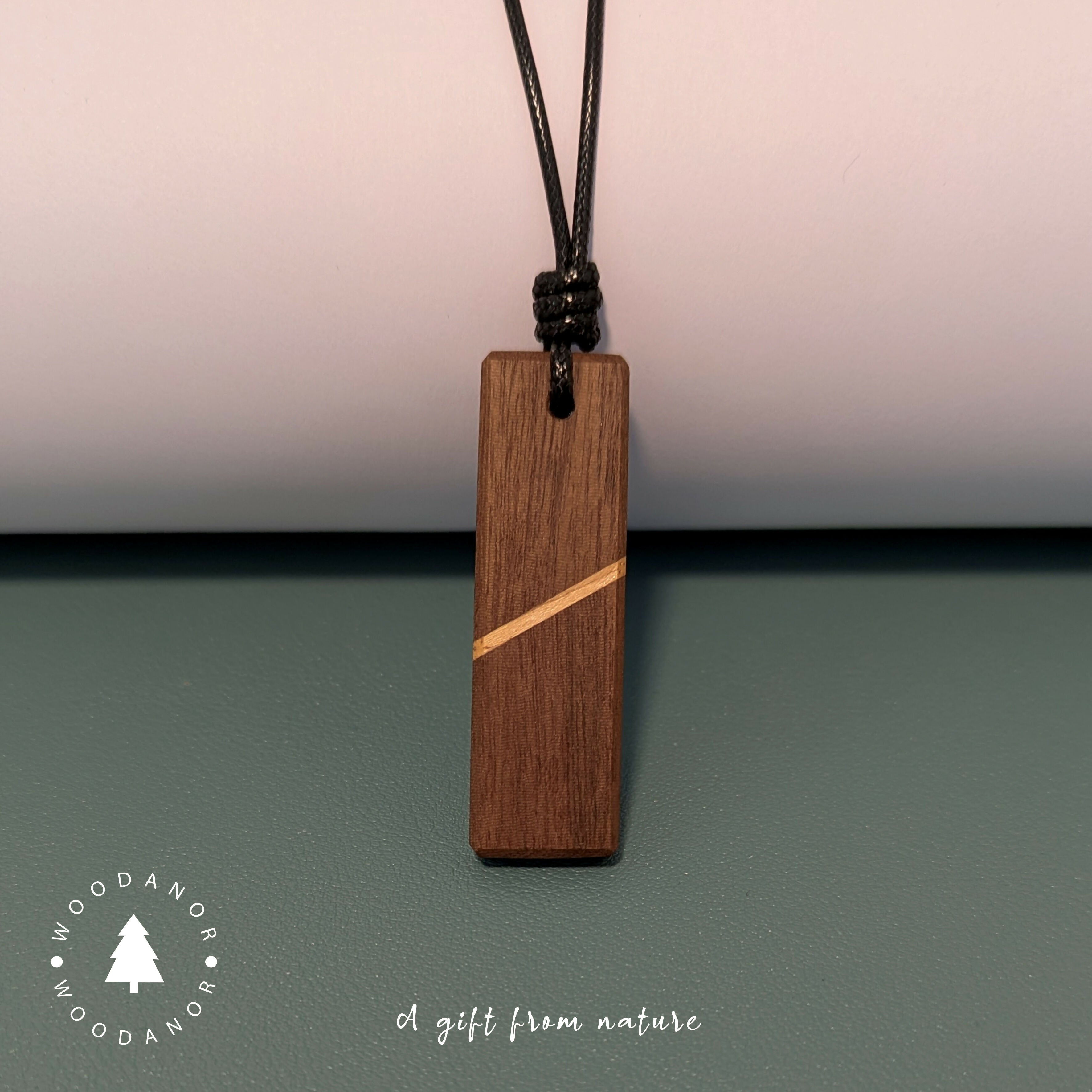 Single Line – Natural Grain Wood Pendant