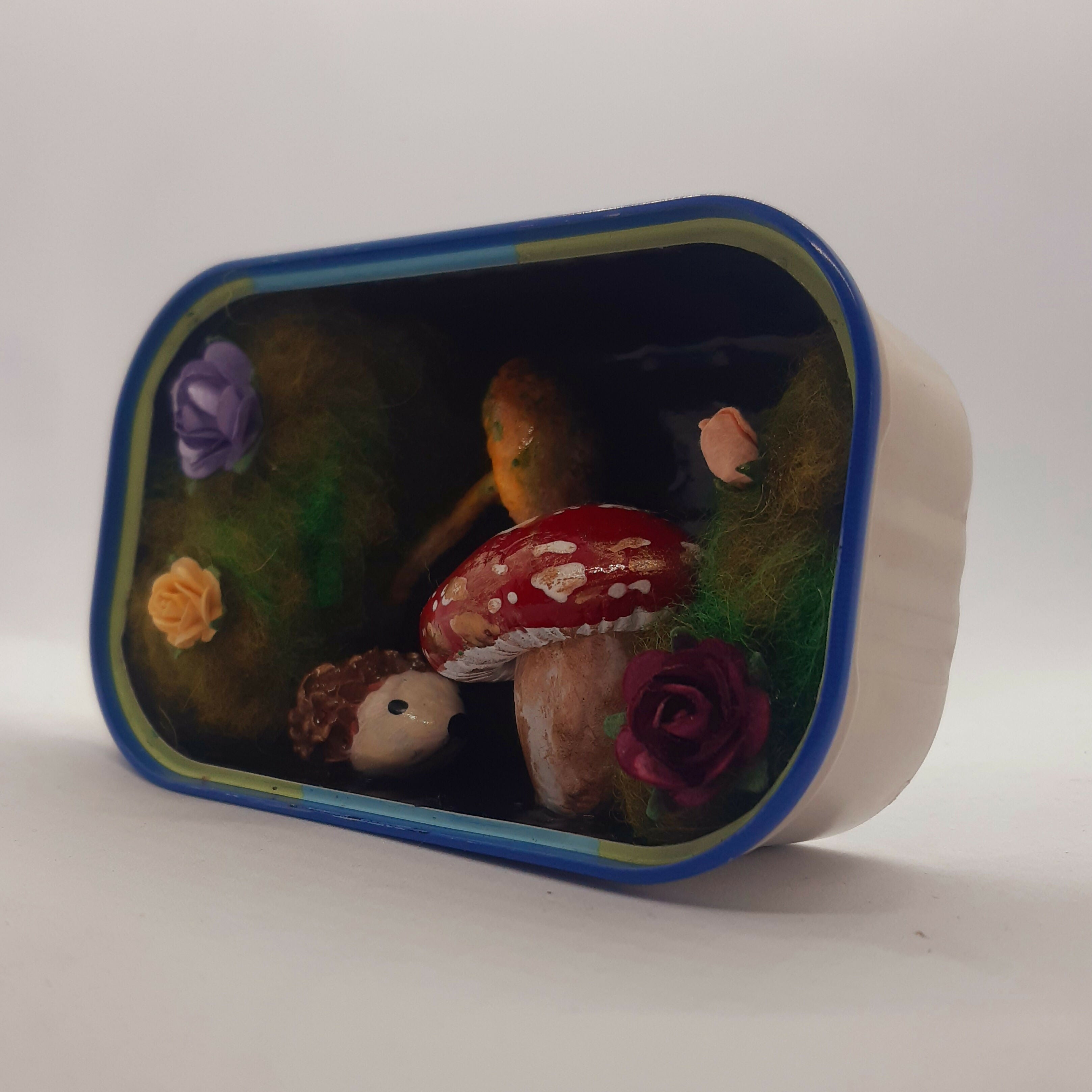 Toadstool and Hedgehog Garden Diorama Tin Desk Pet/Buddy