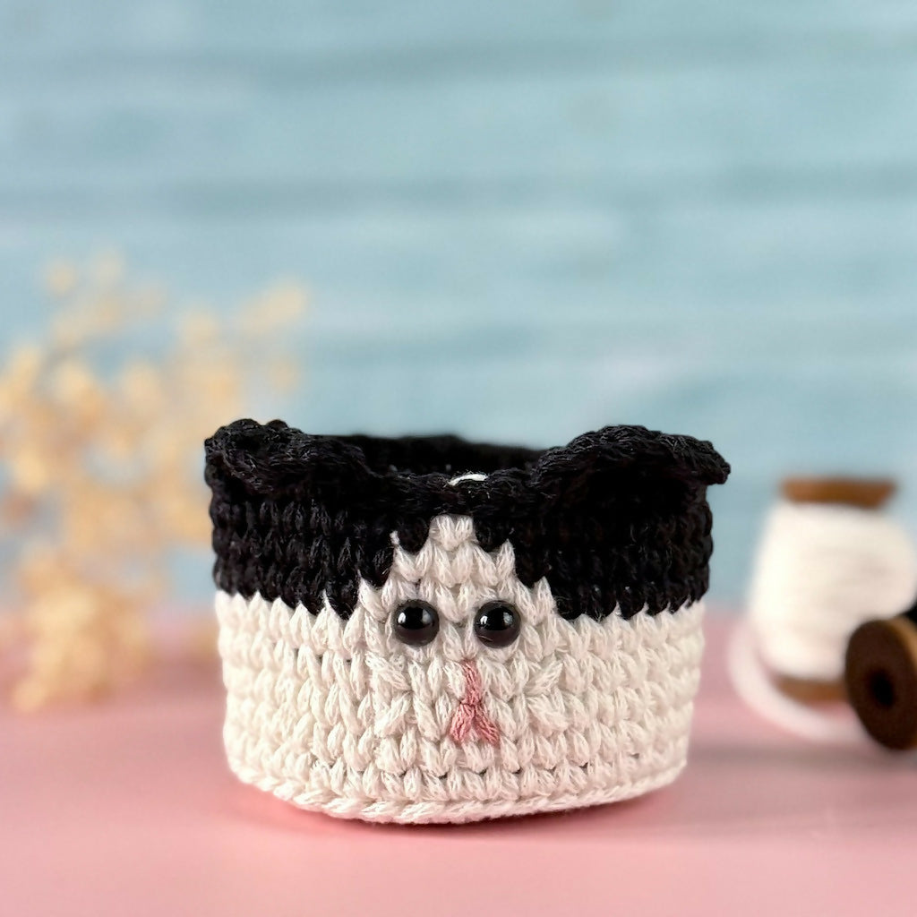 Crochet Miniatuure Cat Basket