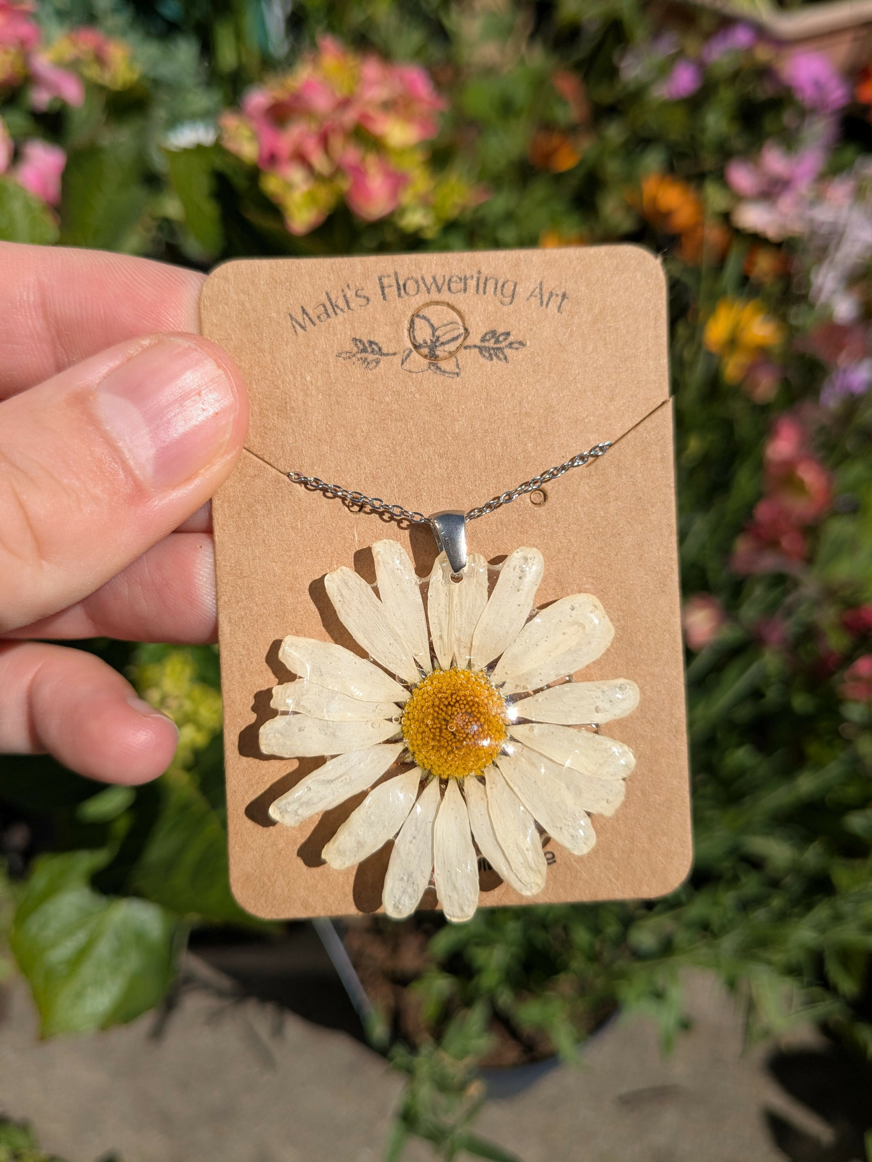 REAL DAISY NECKLACE