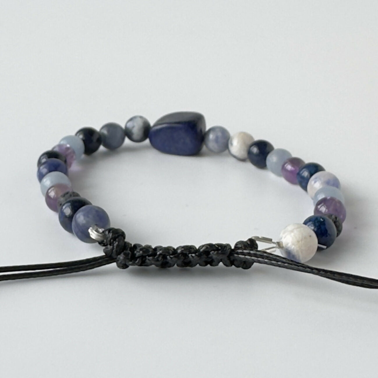 UNISEX HEALING CRYSTAL THROAT CHAKRA BRACELET WITH AROMATHERAPY BEADS