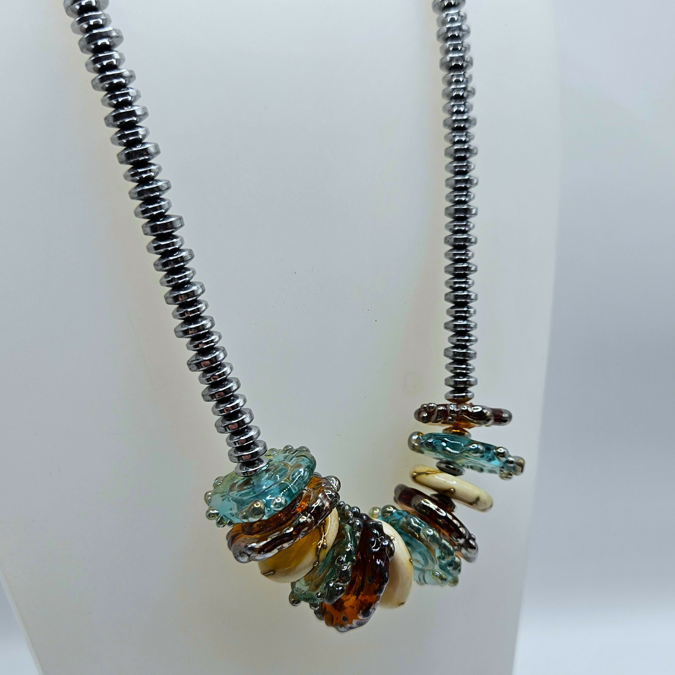 LOVELY GLASS DISC NECKLACE