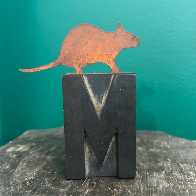 Lovely Free Standing Ornament - Mouse On A Antique Letter Printing Block