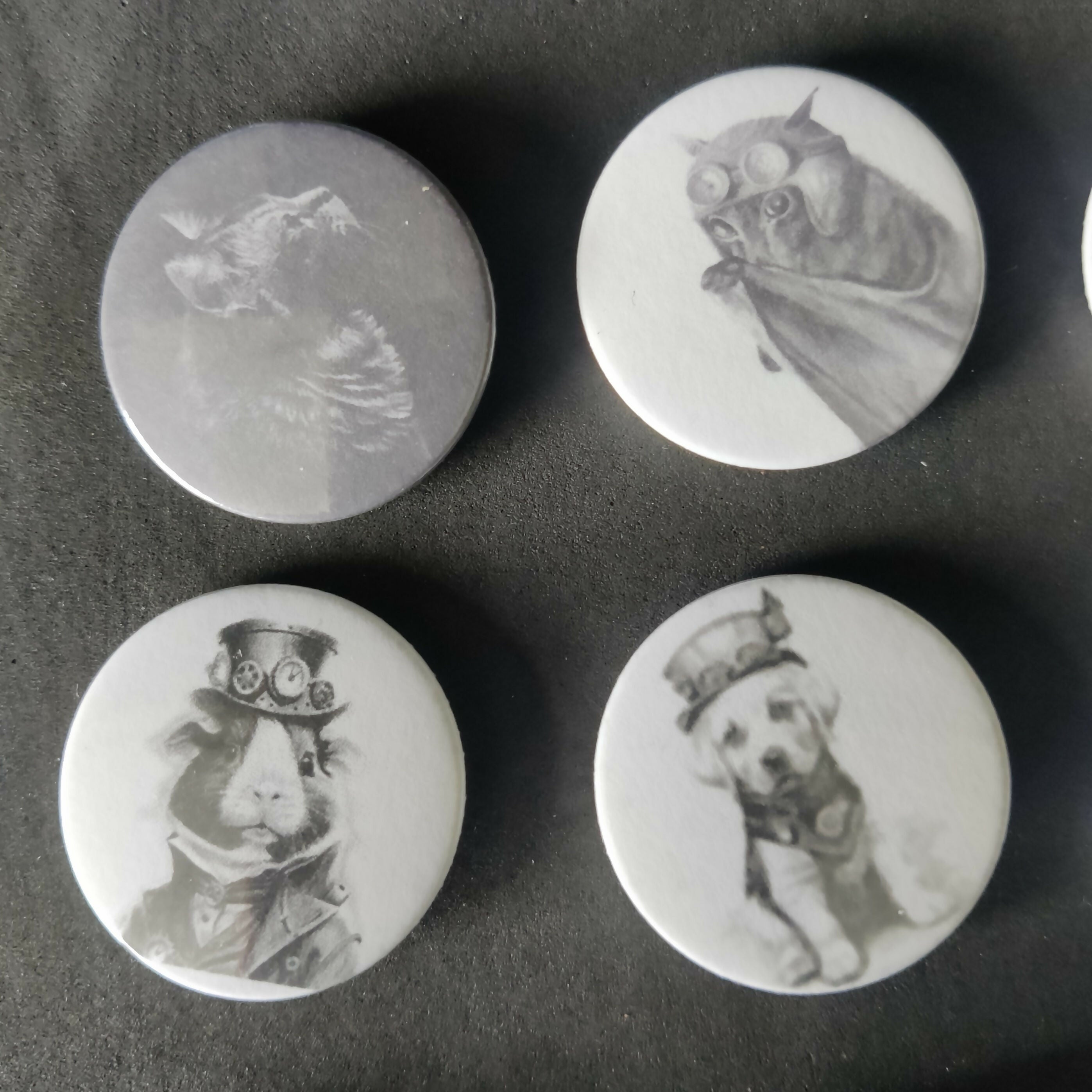 Animal Artwork Badges 36mm