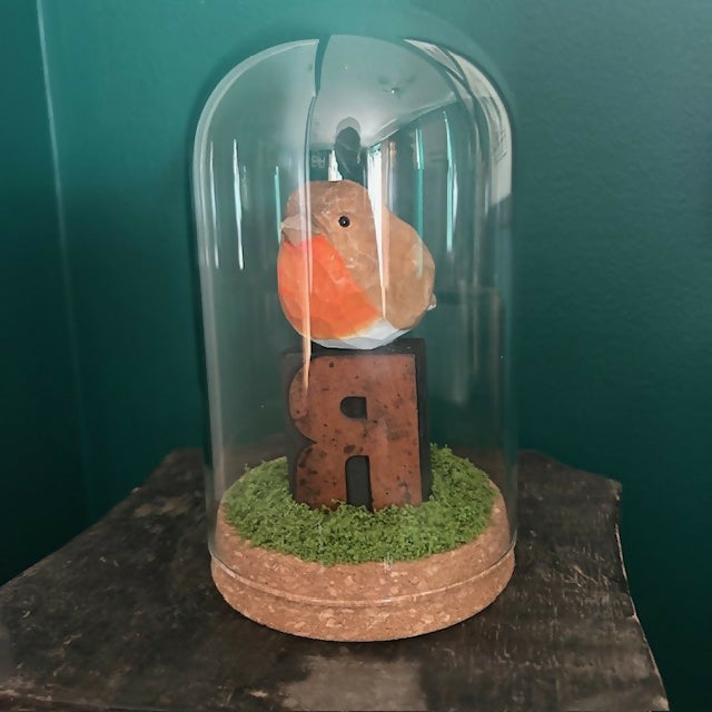Lovely Glass Dome Featuring A Wooden Robin Sat On Top Of A Antique Letter R Printing Block