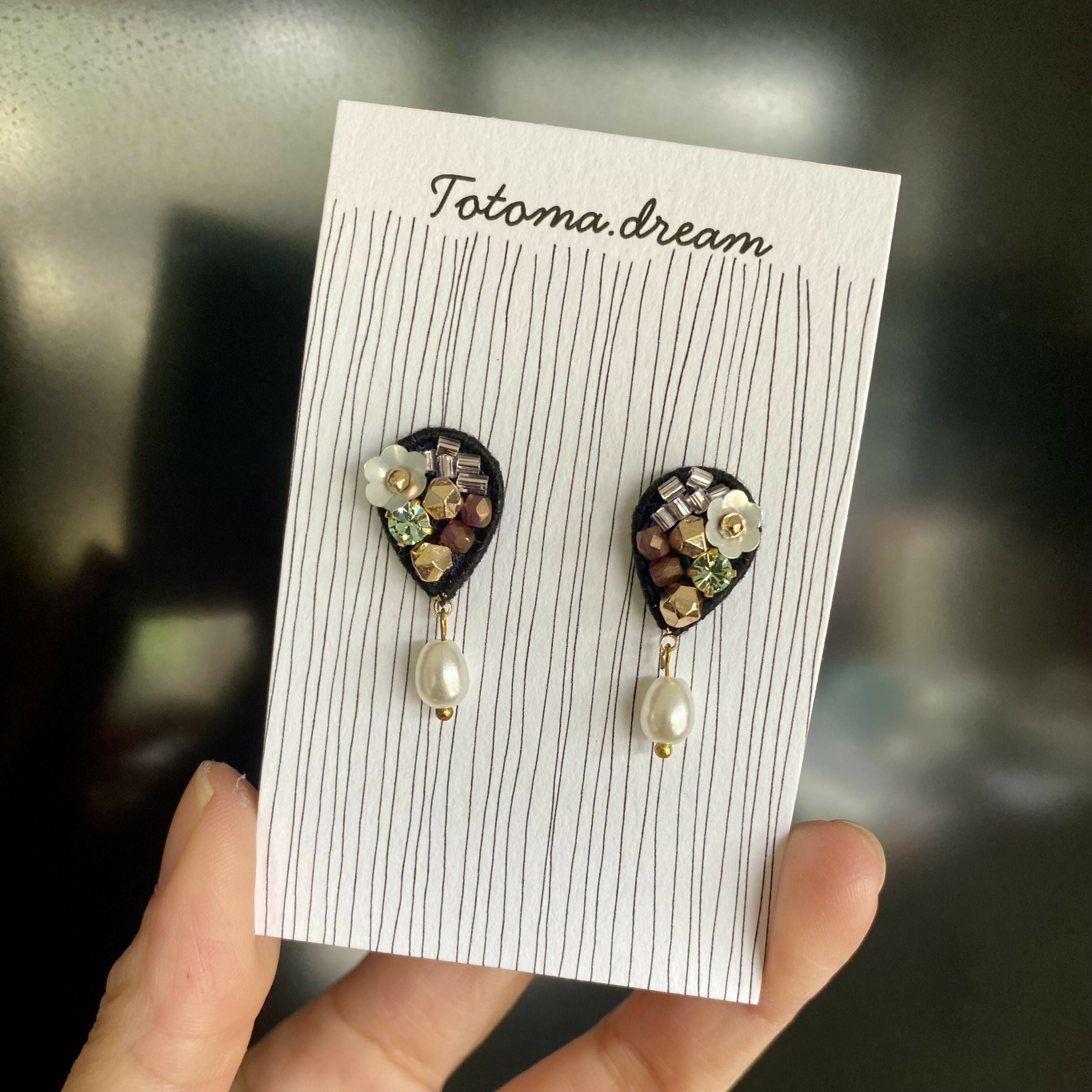 Crystal Embroidery Earrings with charm {Balloon}