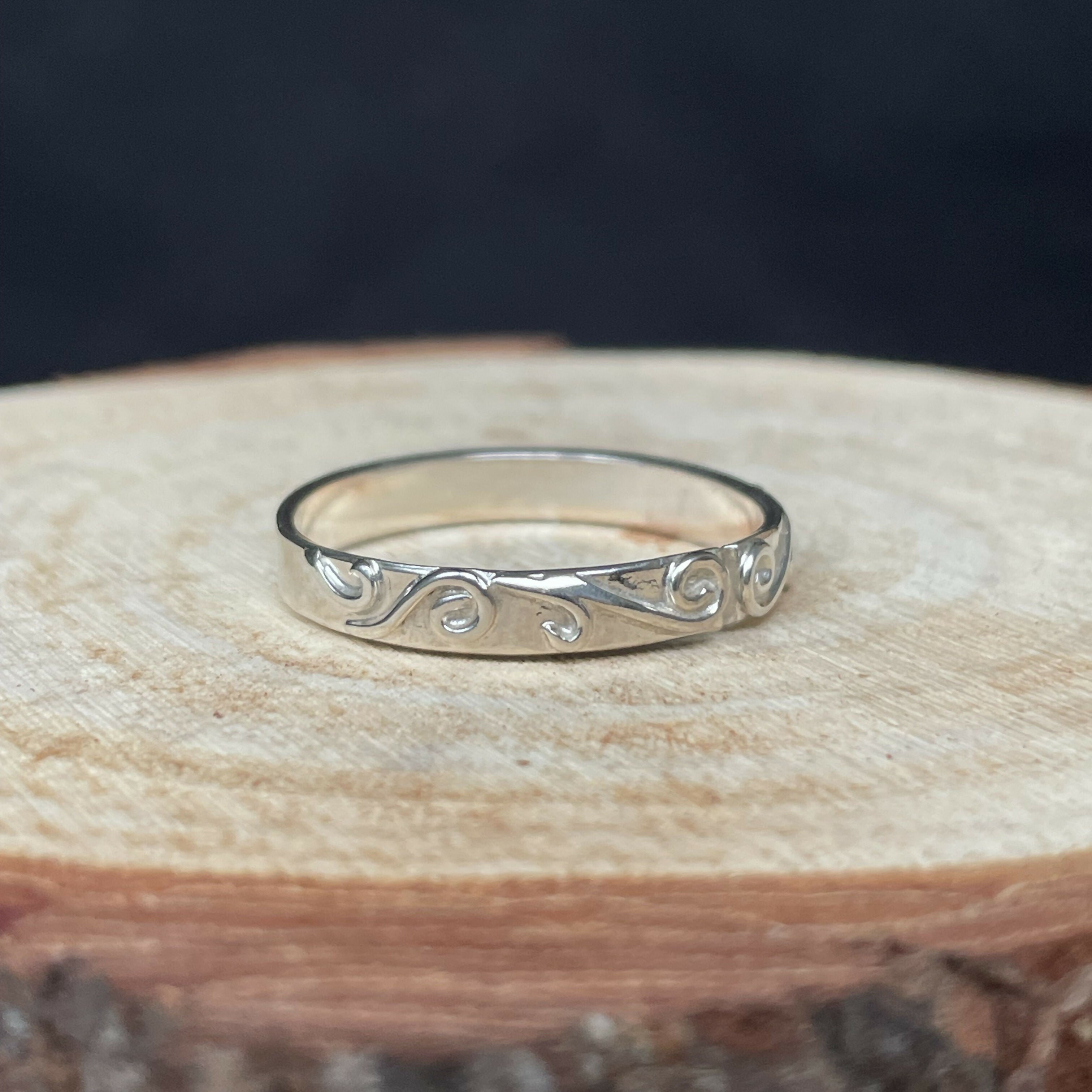 Sterling Silver Open Band with Filigree Details (Size 5)