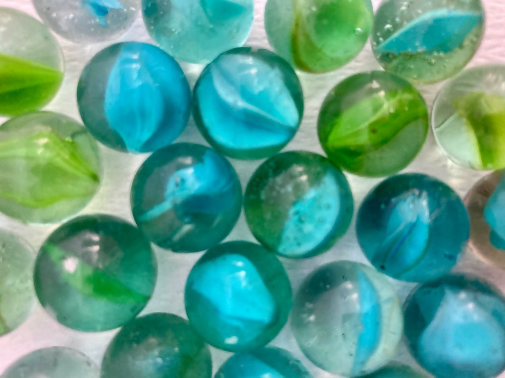 Glass Marble (Green) in Silver Plated Wire Cage on keyring