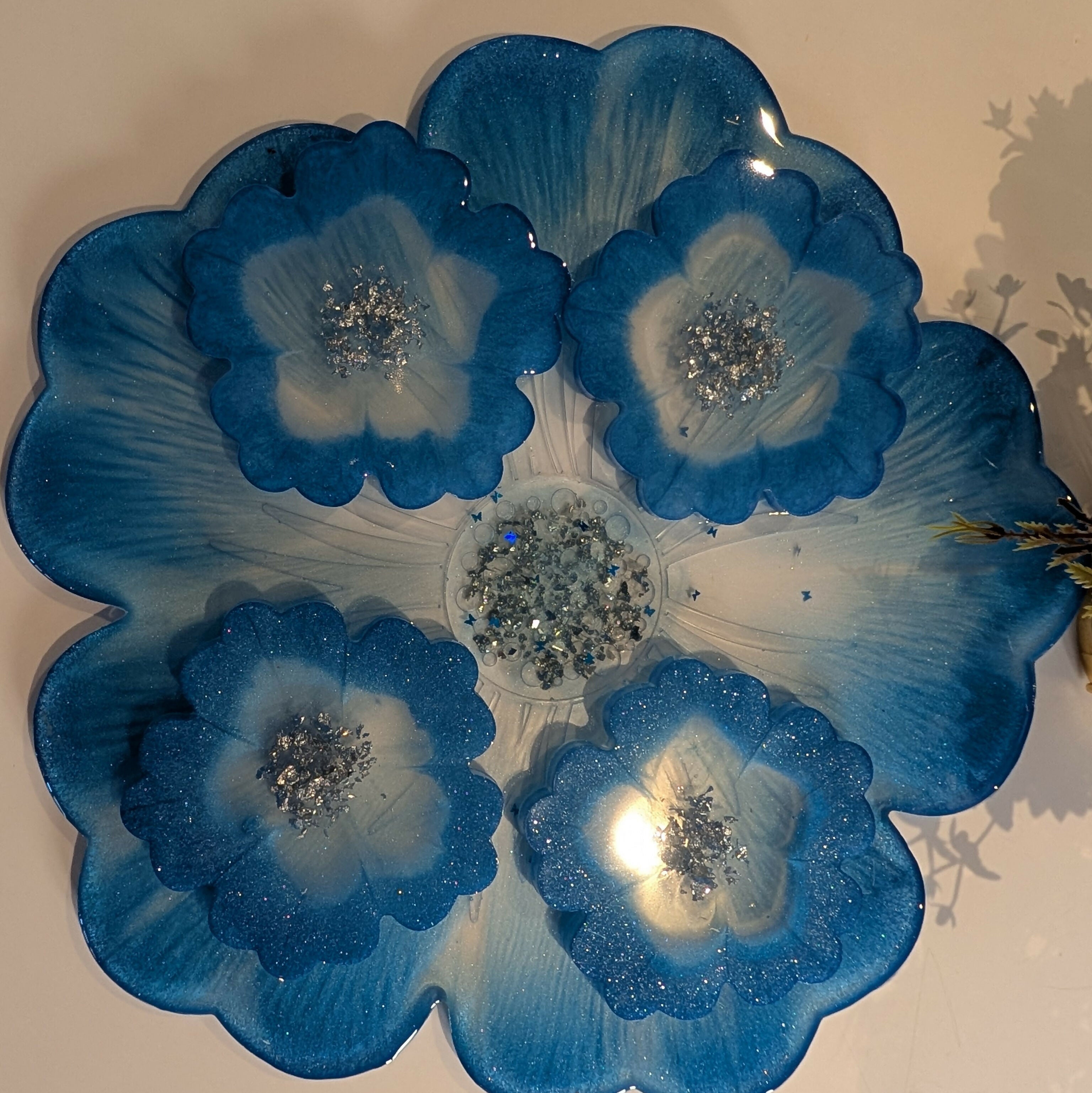 DAZZLING BLUE FLOWER HANDMADE TRAY AND COASTERS SET