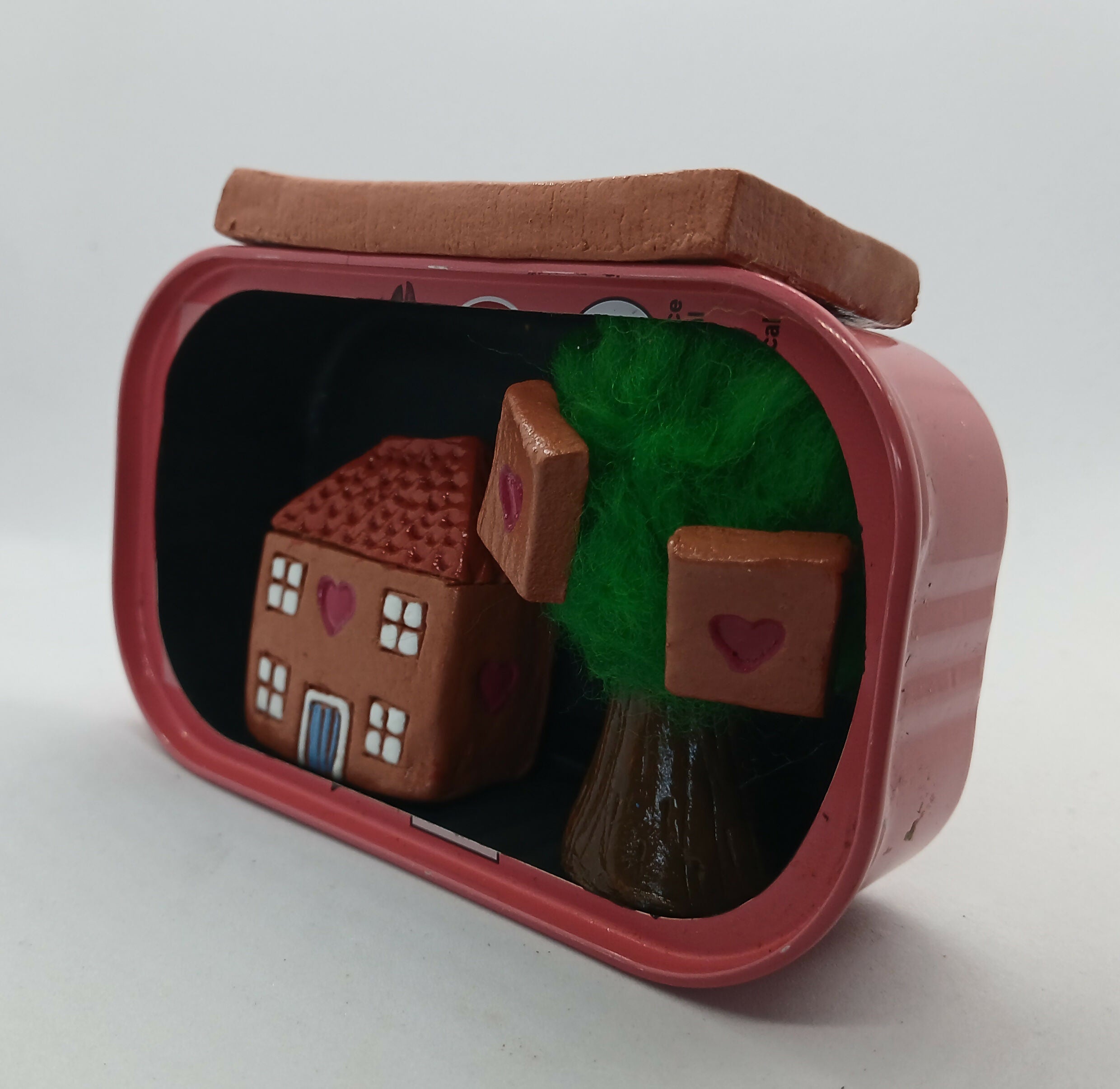 House and Tree Heart 'Where there is Love There is Life' Tin