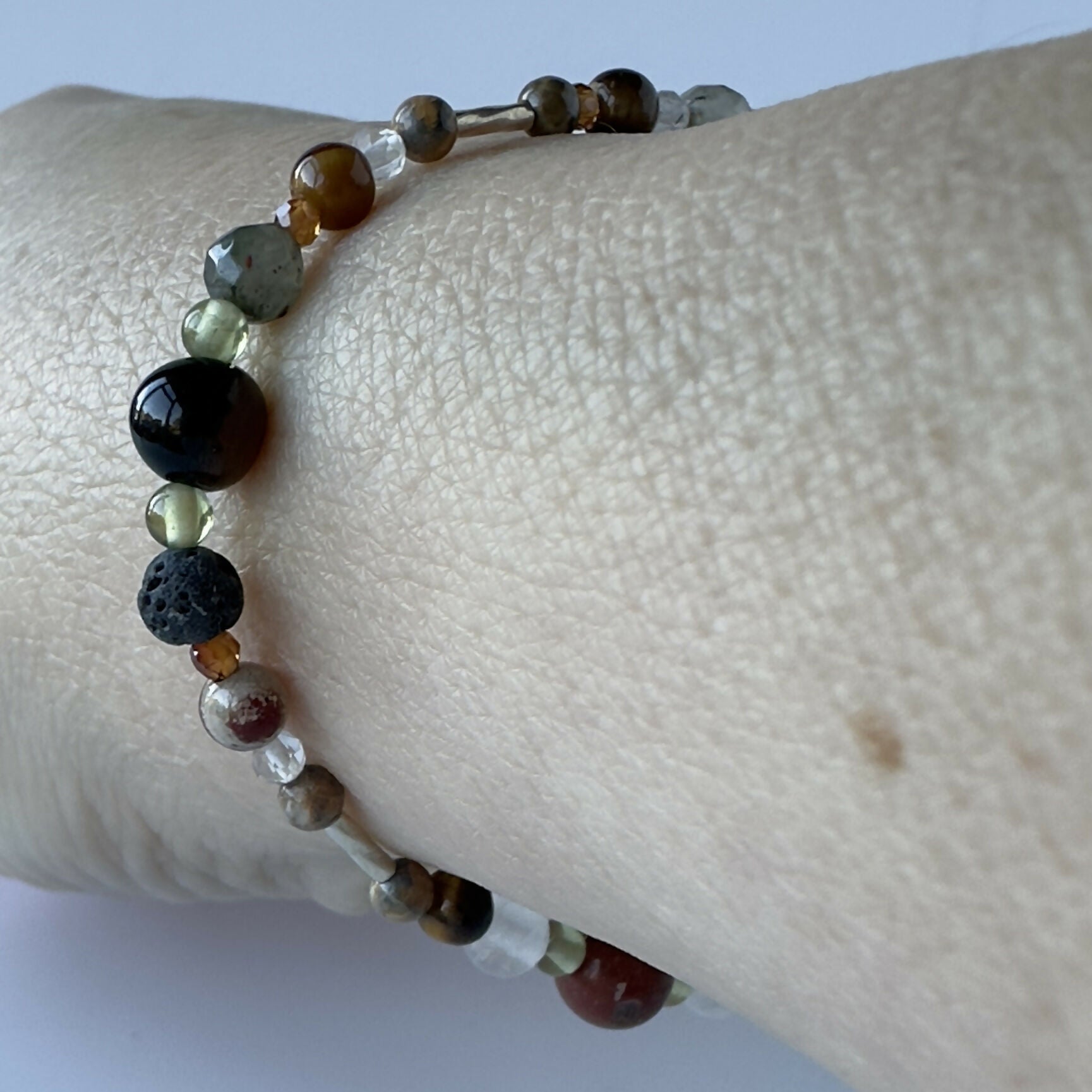 HEALING CRYSTAL & STERLING SILVER STRETCH BRACELET WITH AROMATHERAPY BEAD TO HELP WITH STRESS