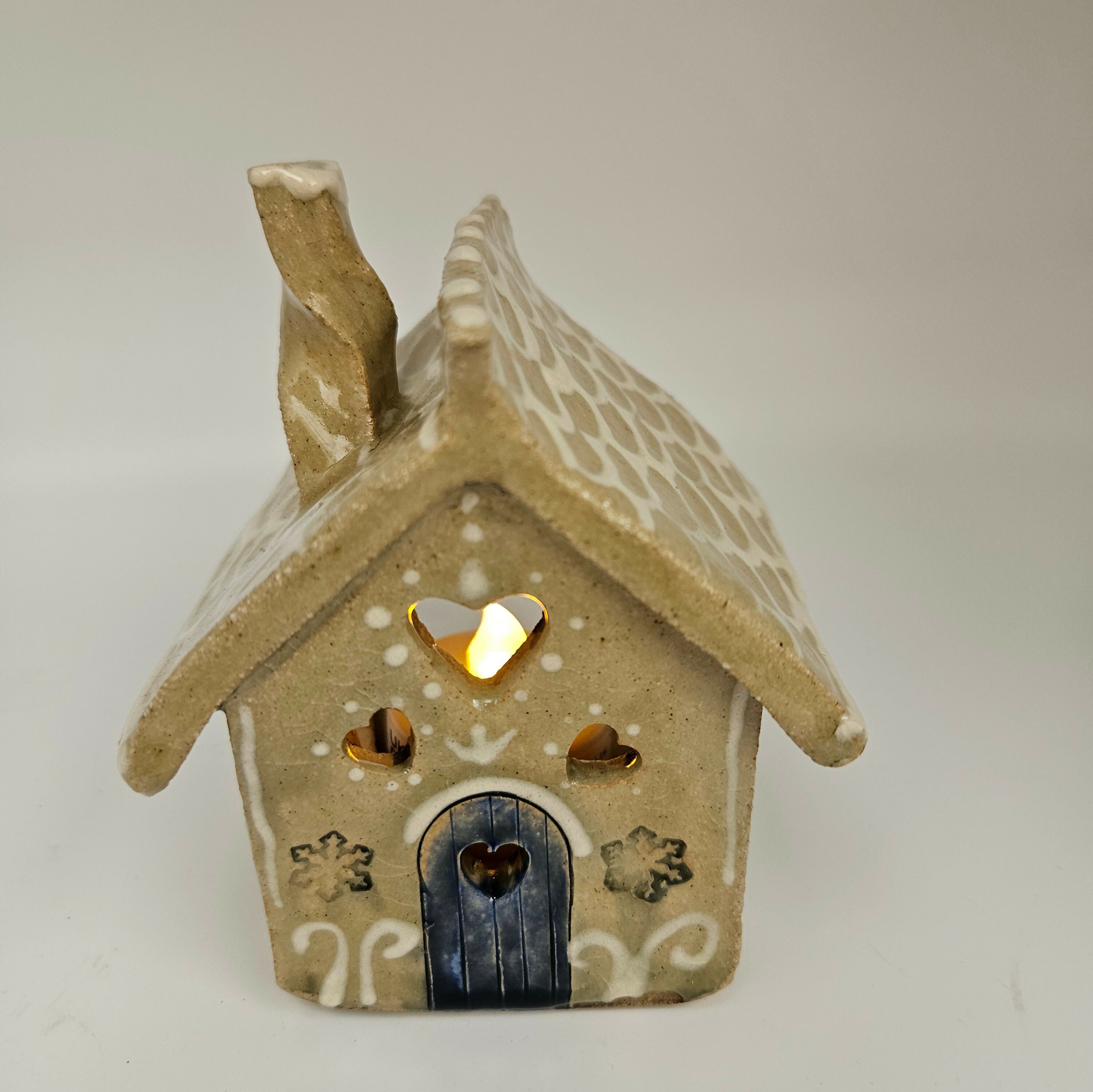 CHARMING CERAMIC GINGERBREAD TEA LIGHT HOUSE