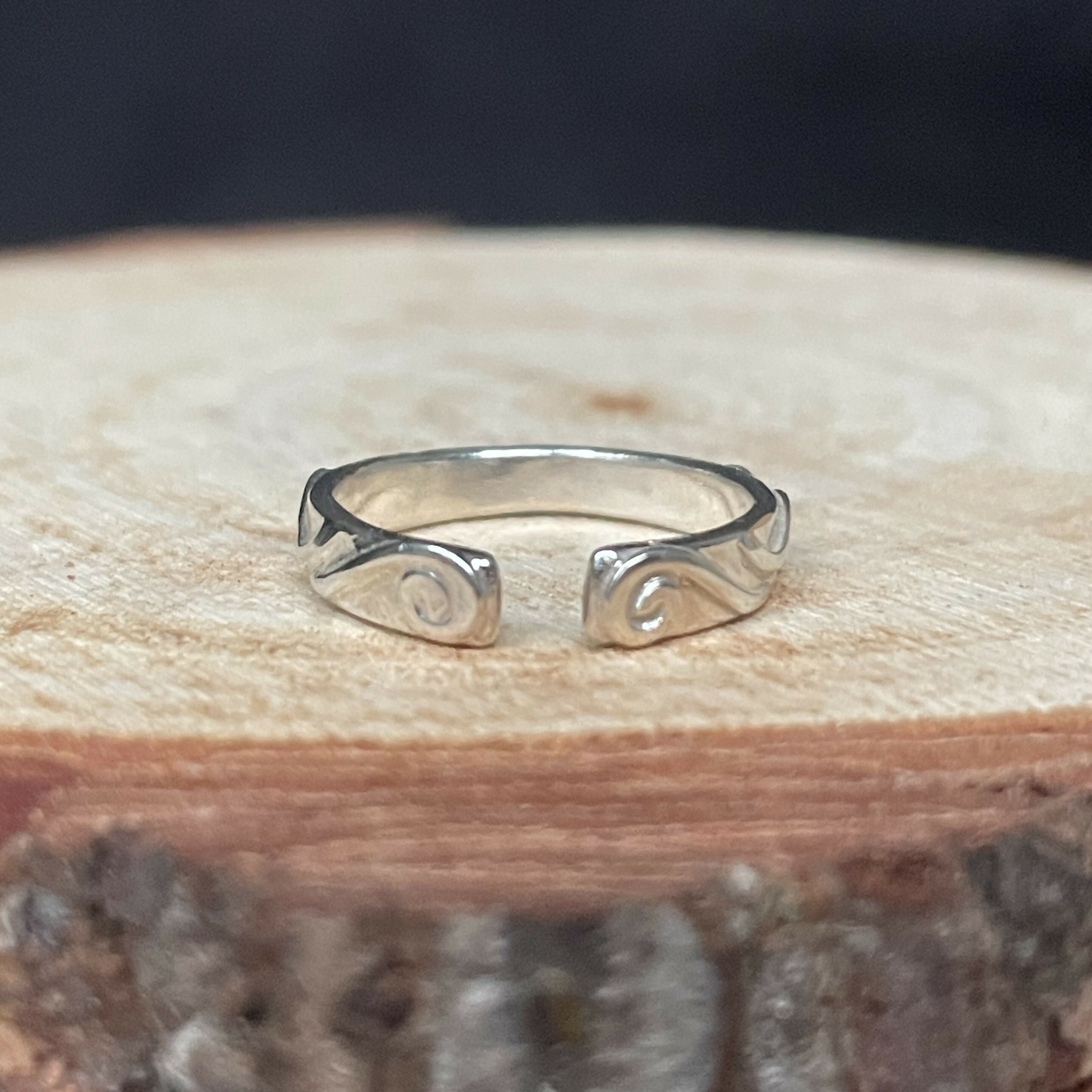 Sterling Silver Open Ring with Filigree Details (Size K)