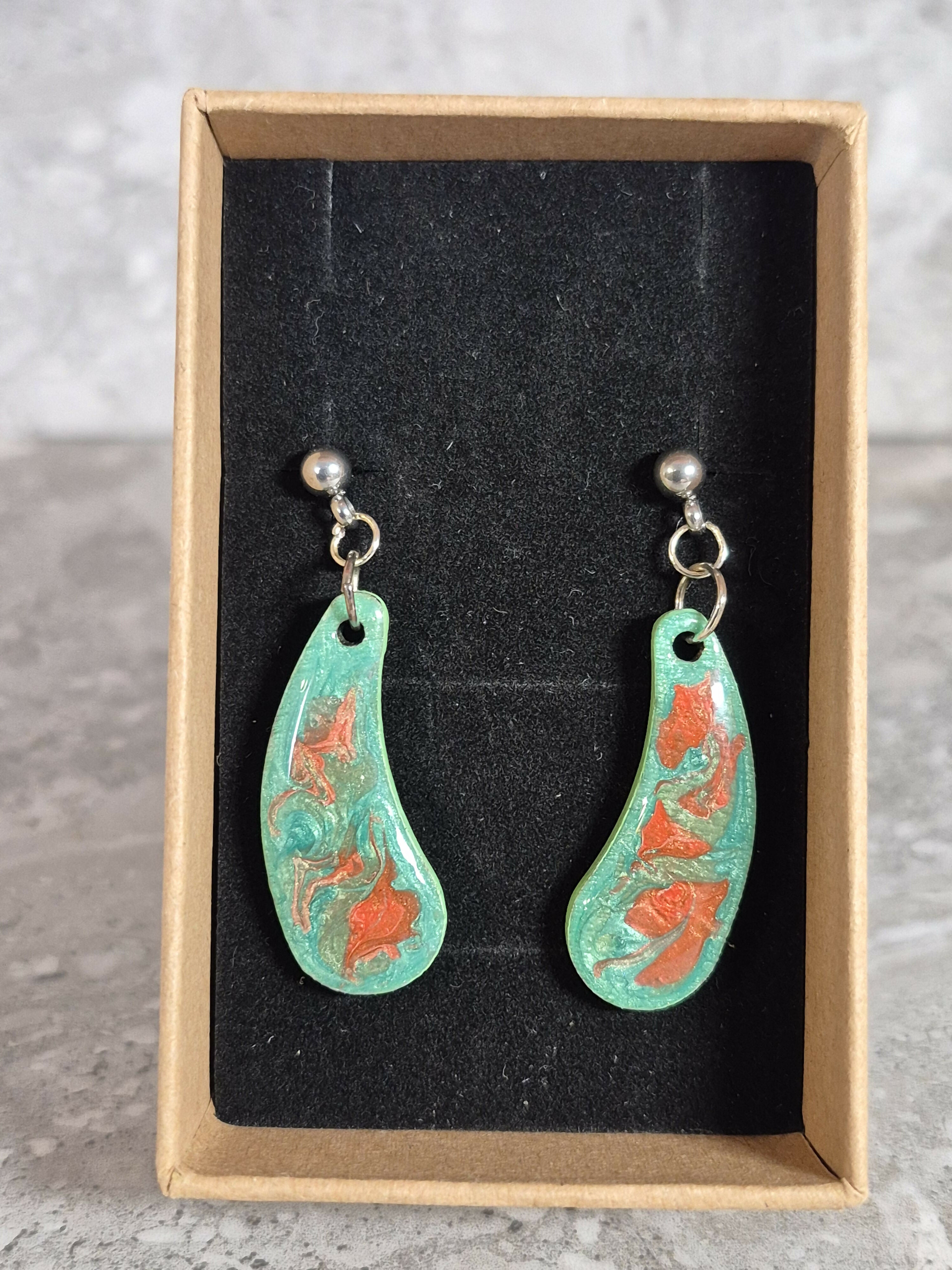 Handcrafted Teardrop Shaped Green And Red Earrings