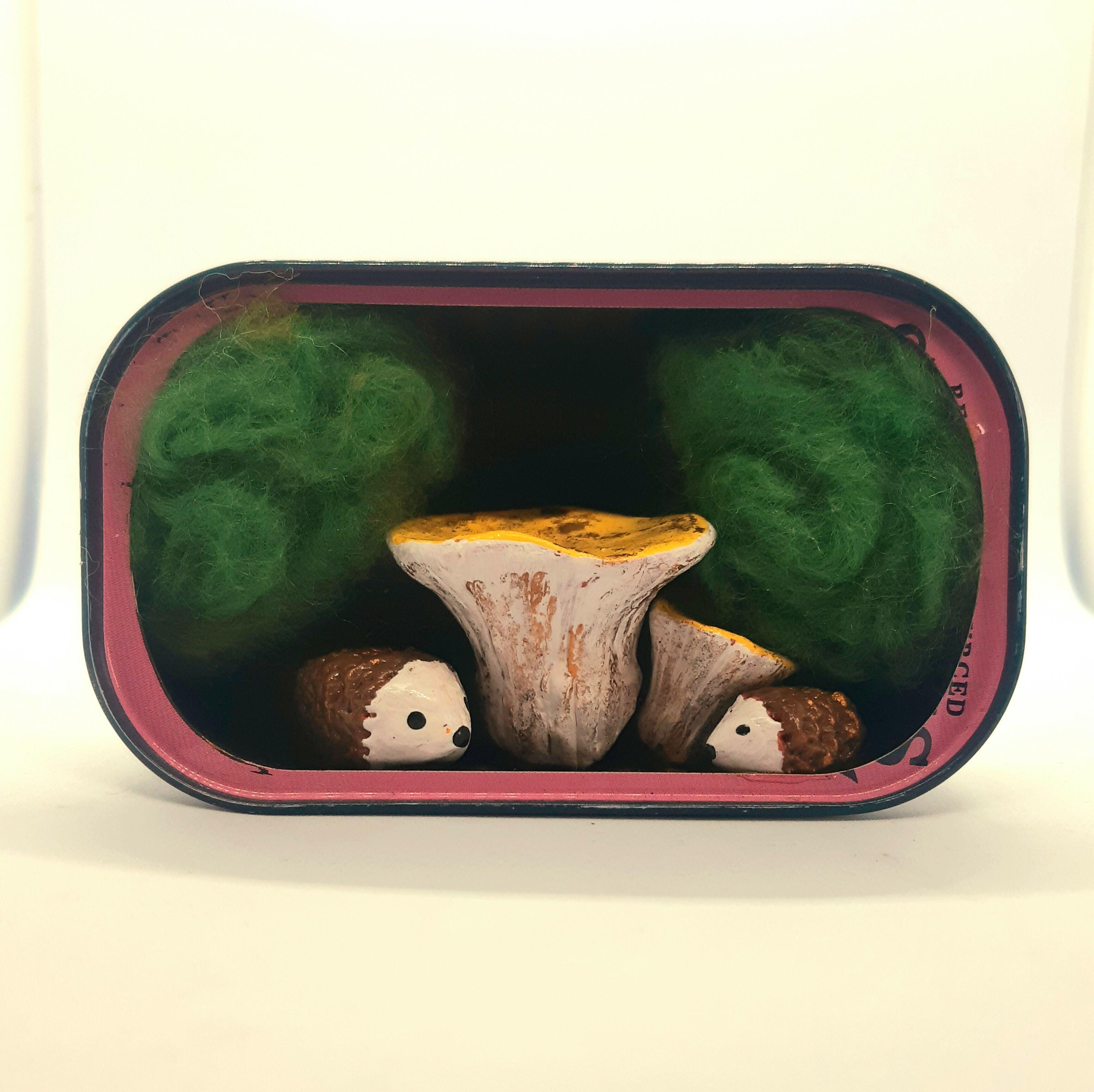 Toadstool and Hedgehog Diorama Desk Pet/Buddy Tin