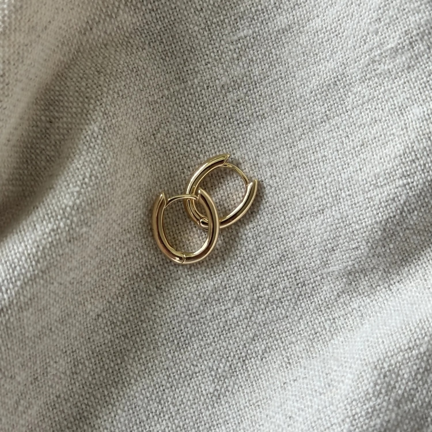 Penelope / Mini Gold Oval Hoop Earrings