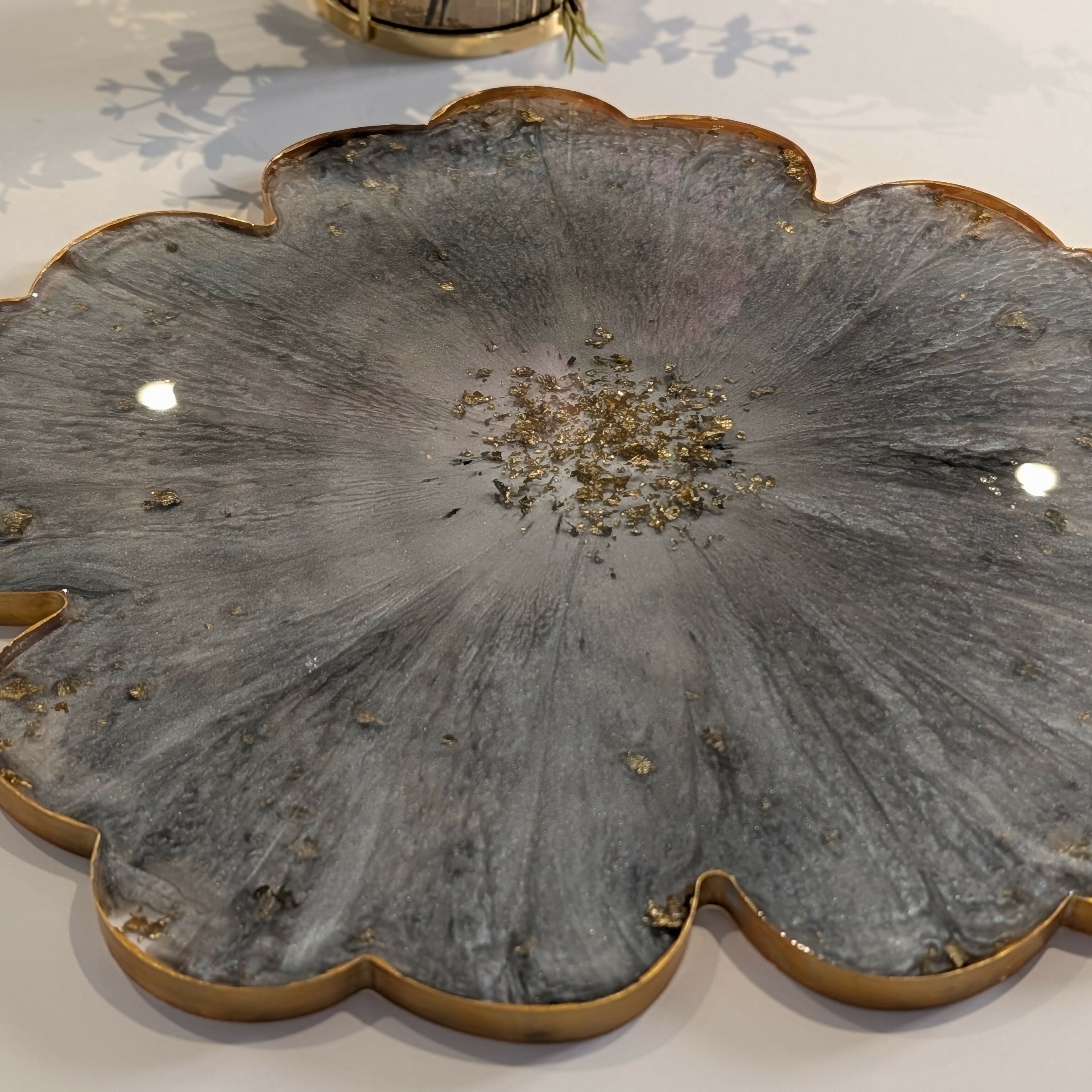 ELEGANT FLOWER SHAPED CENTERPIECE