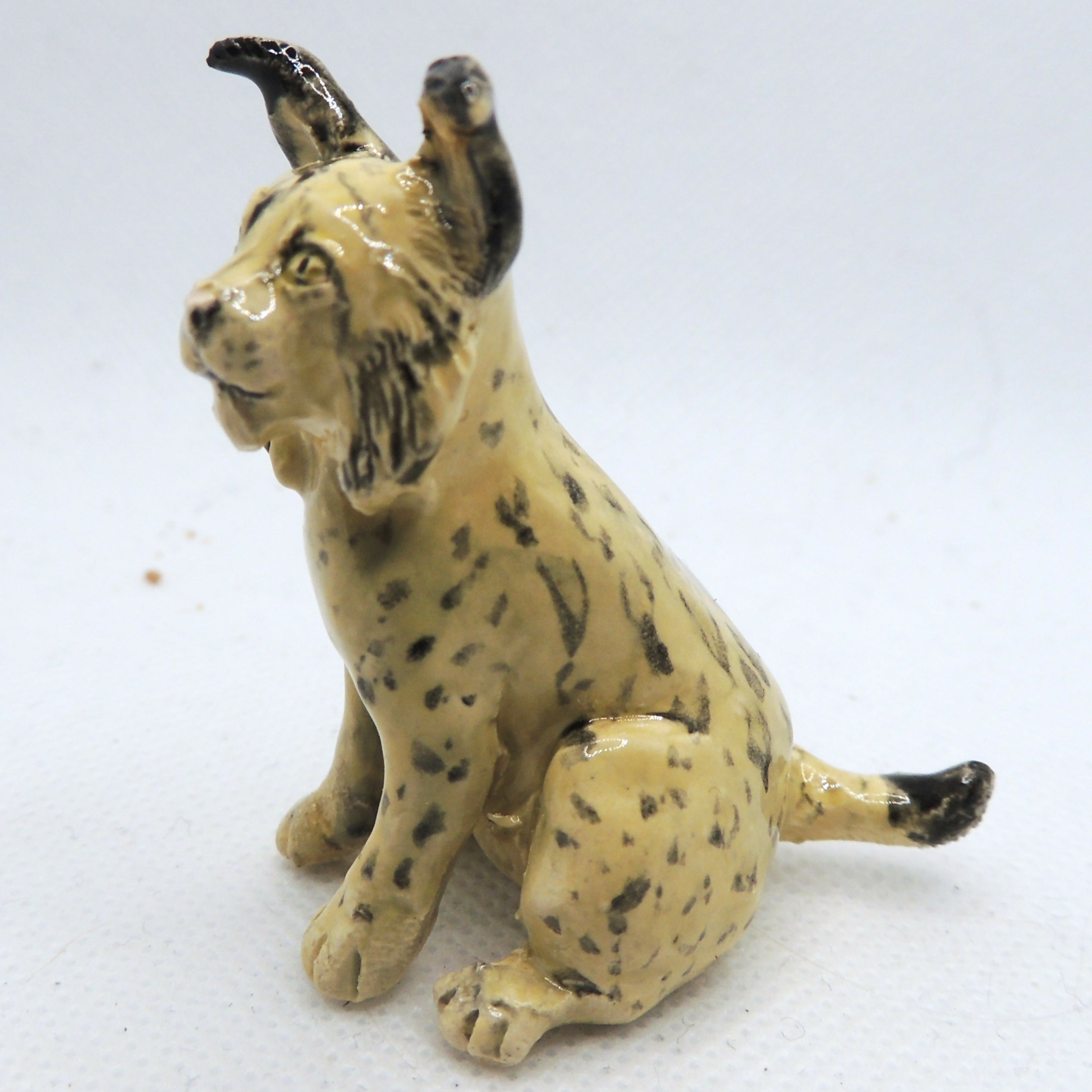 Ceramic lynx sculpture "Lynn"