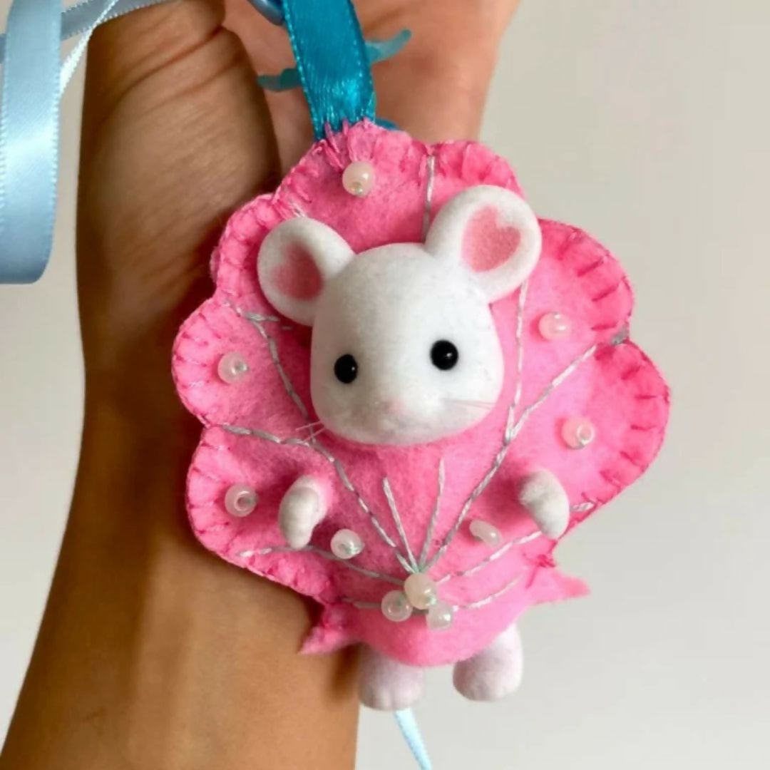 Seashell Mouse Felt Keyring