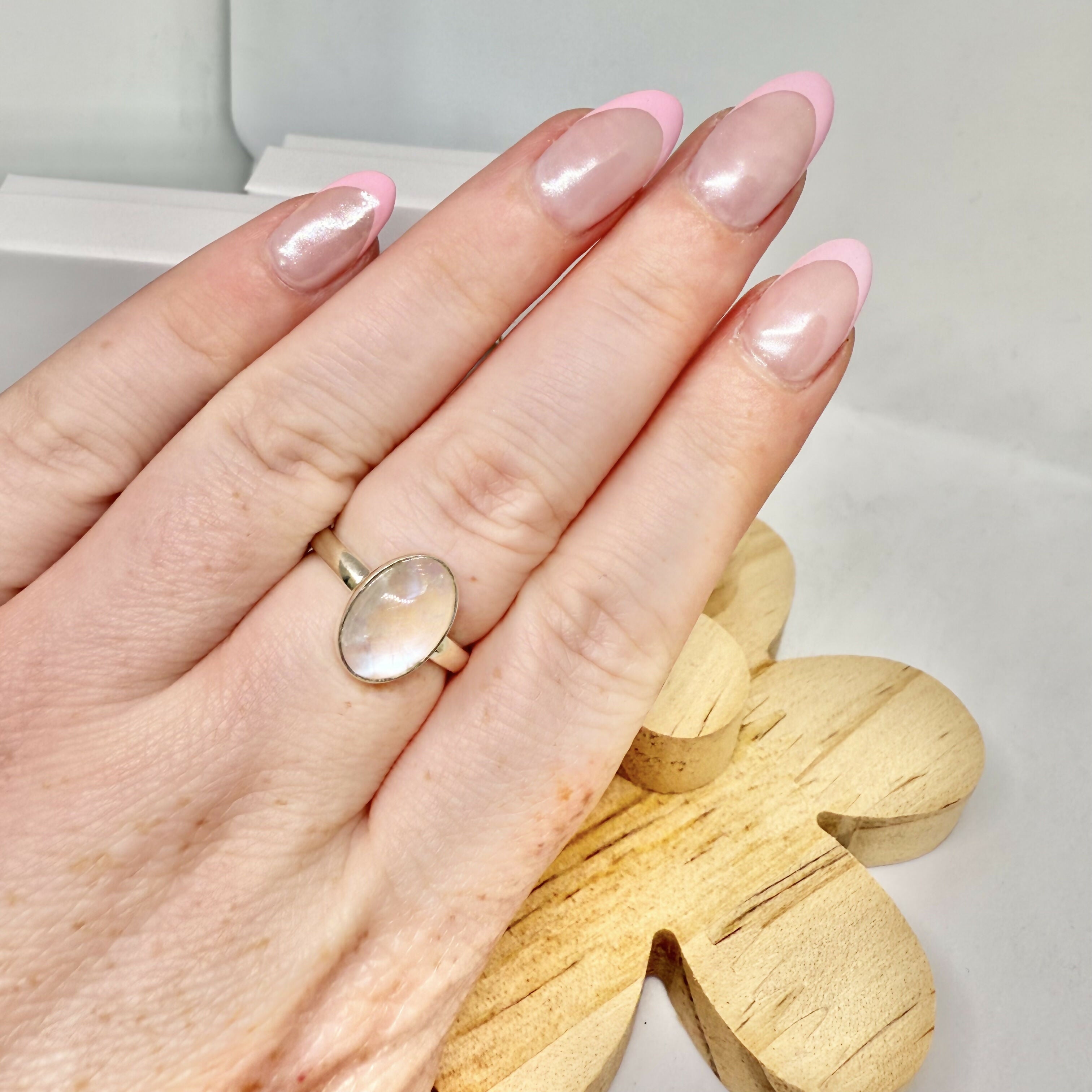 WHITE MOONSTONE RING SIZE R
