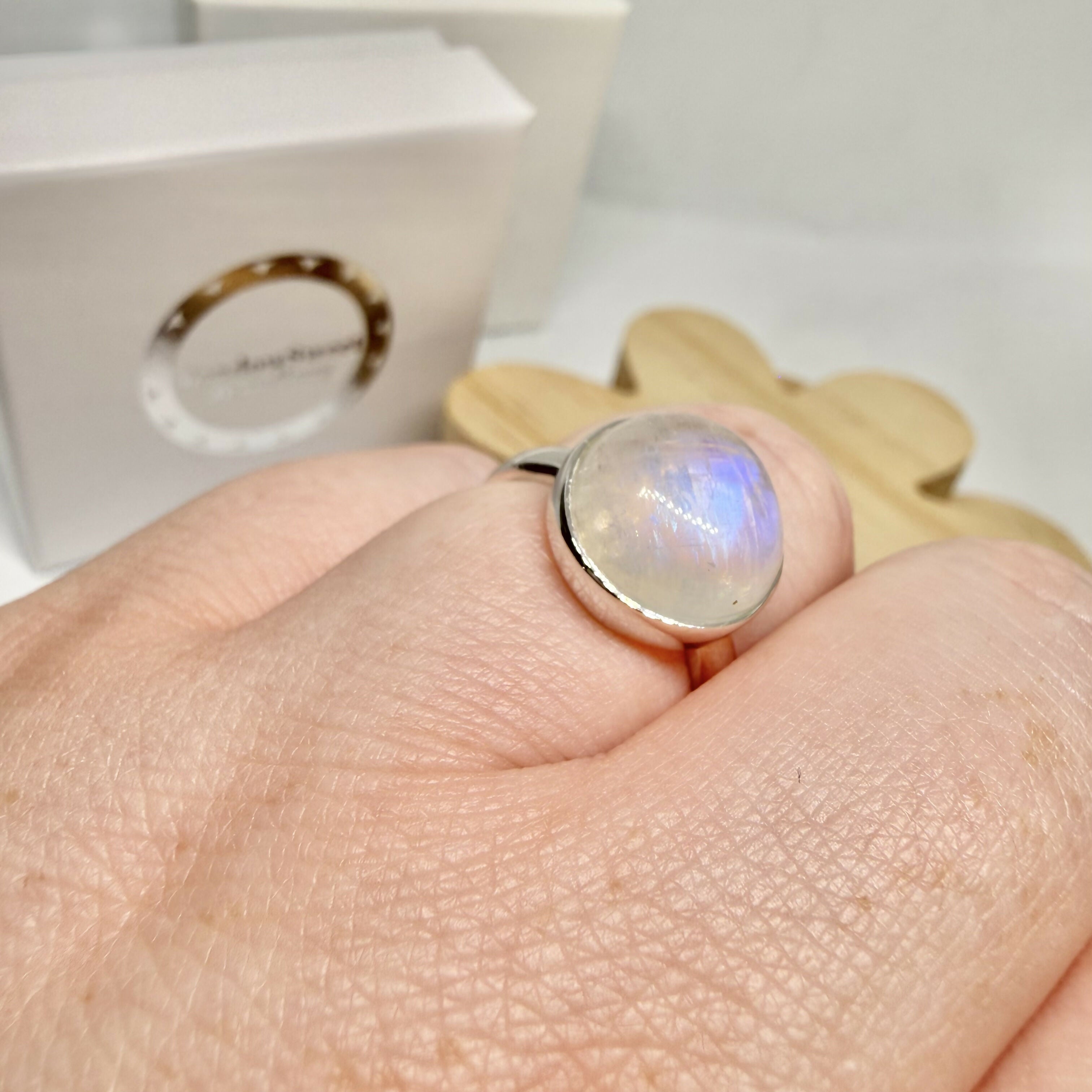 WHITE MOONSTONE RING SIZE Q