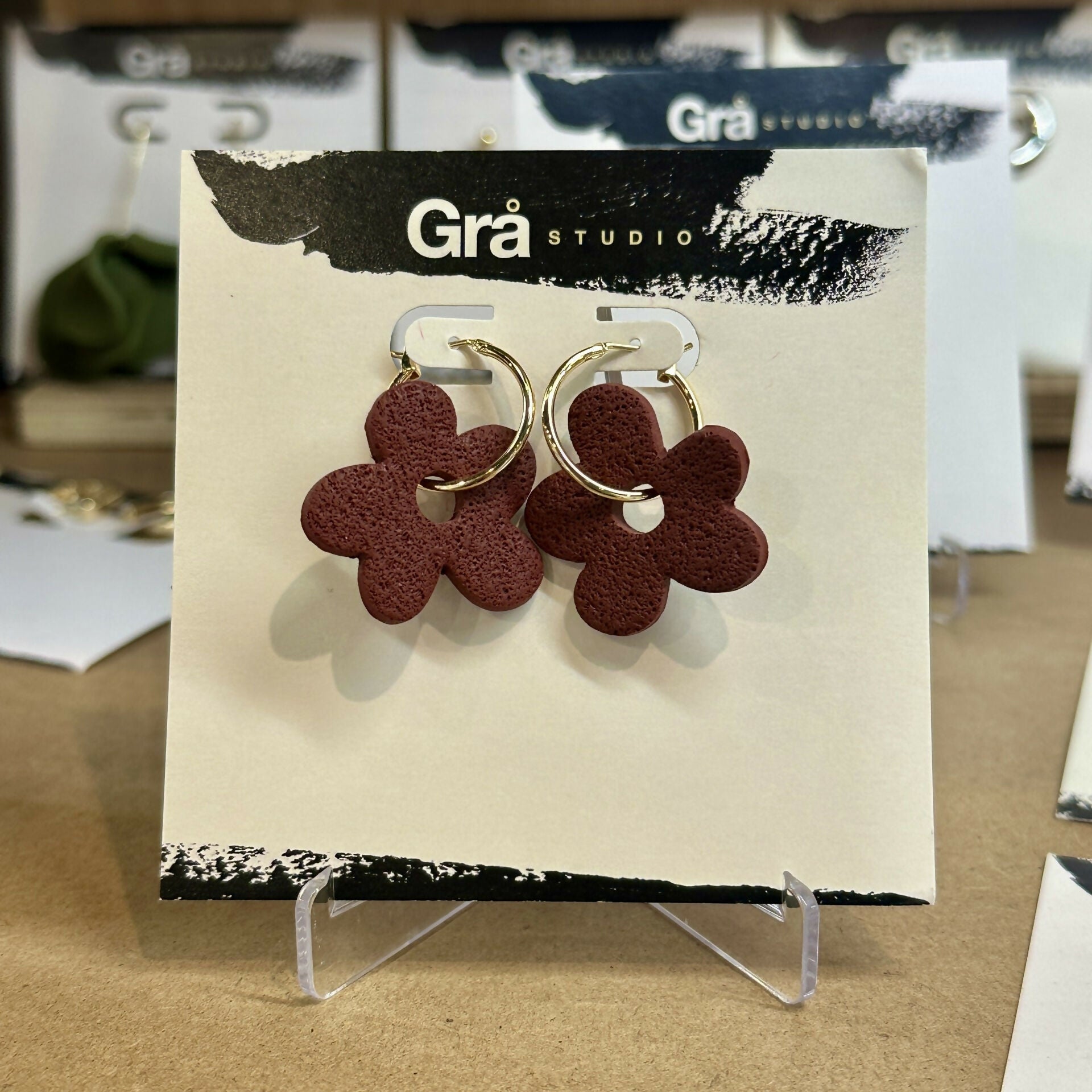 Daisy / Burgundy Gold Hoop Earring