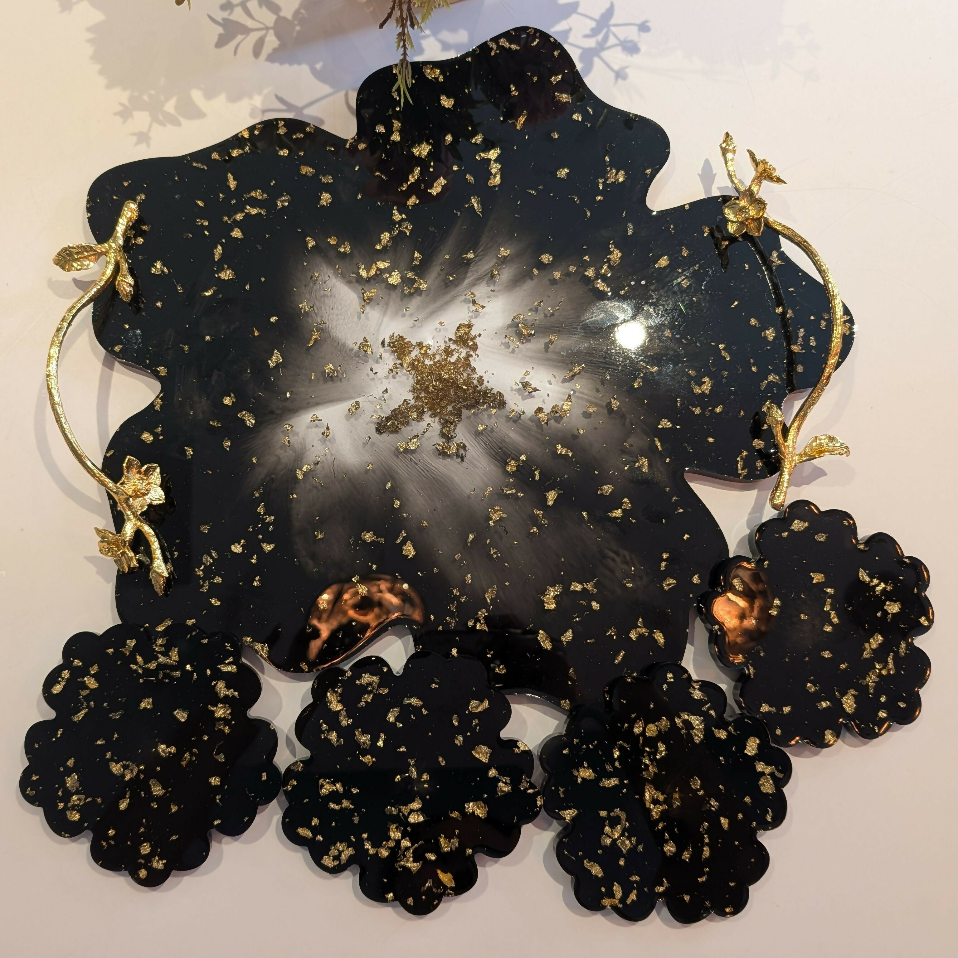 BEAUTIFUL BLACK AND GOLD TRAY SET WITH 4 COASTERS
