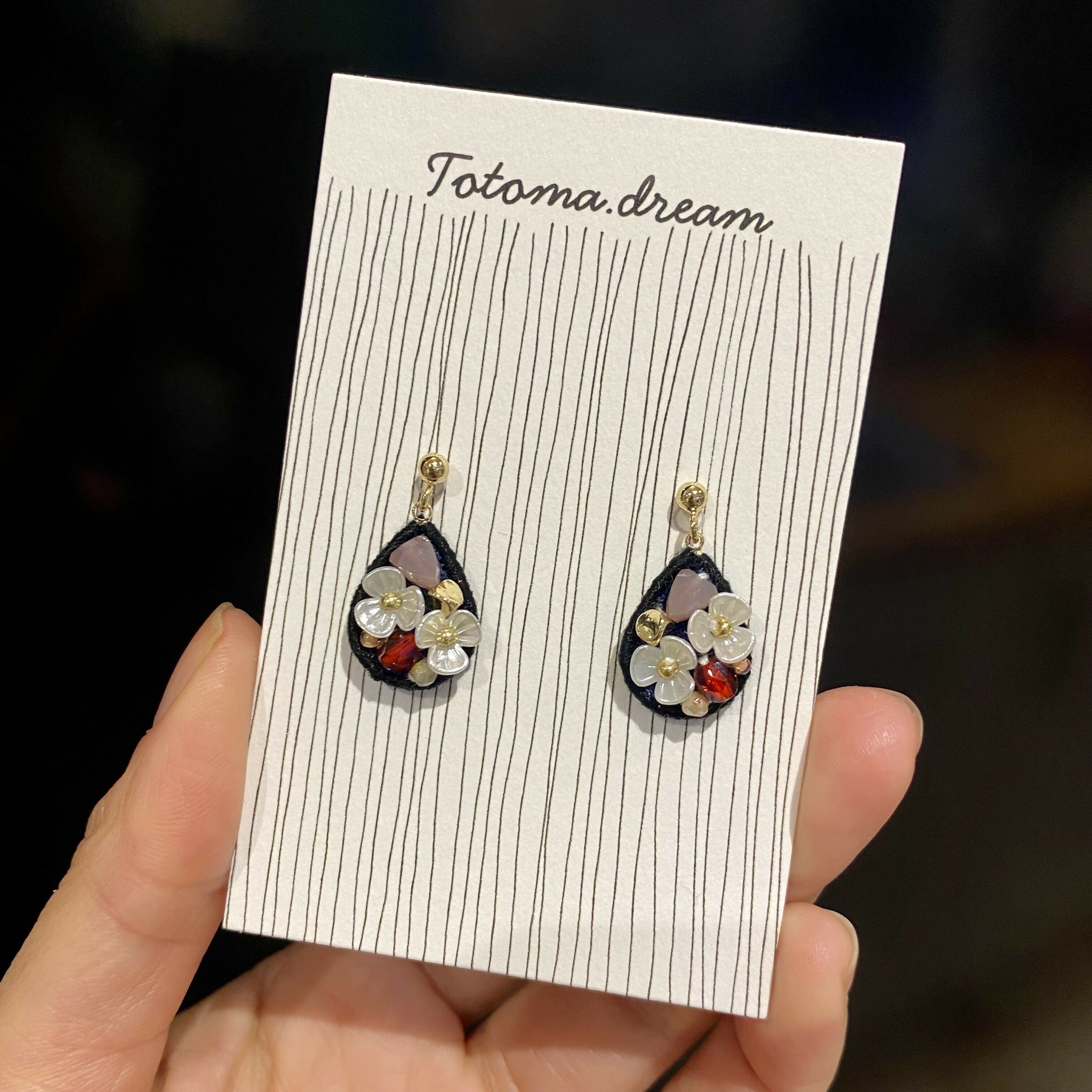 Pendant Crystal Embroidery Earrings (Waterdrop)