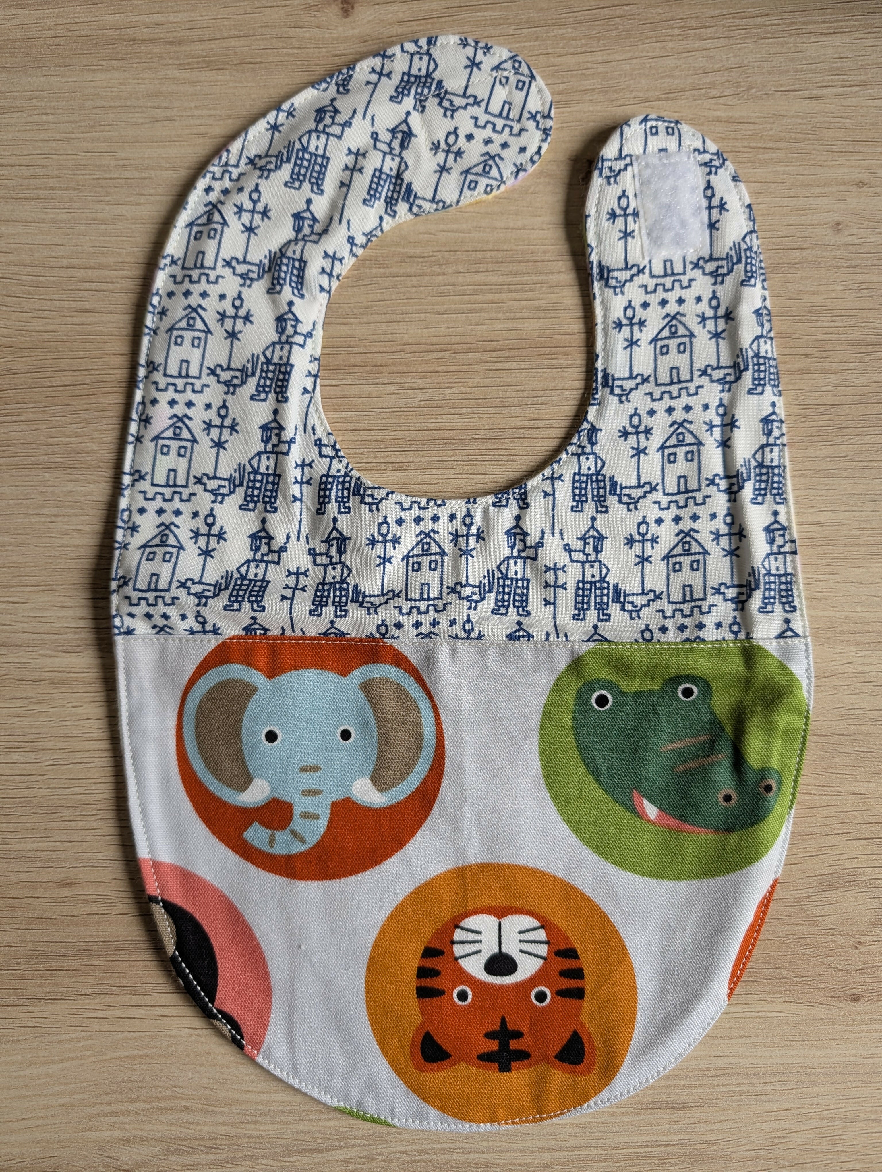 Bib “Robots and Animals”