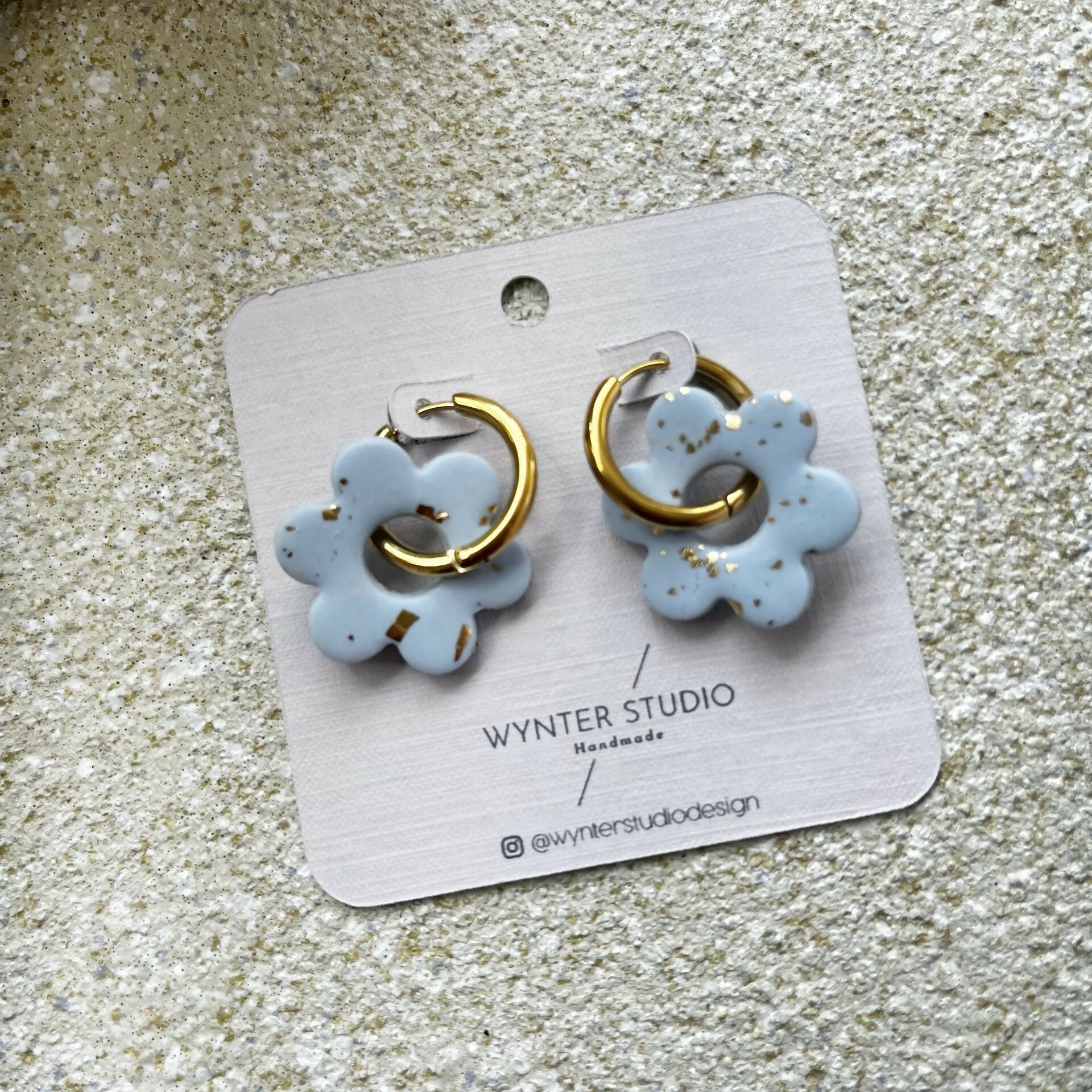 blue daisy clay