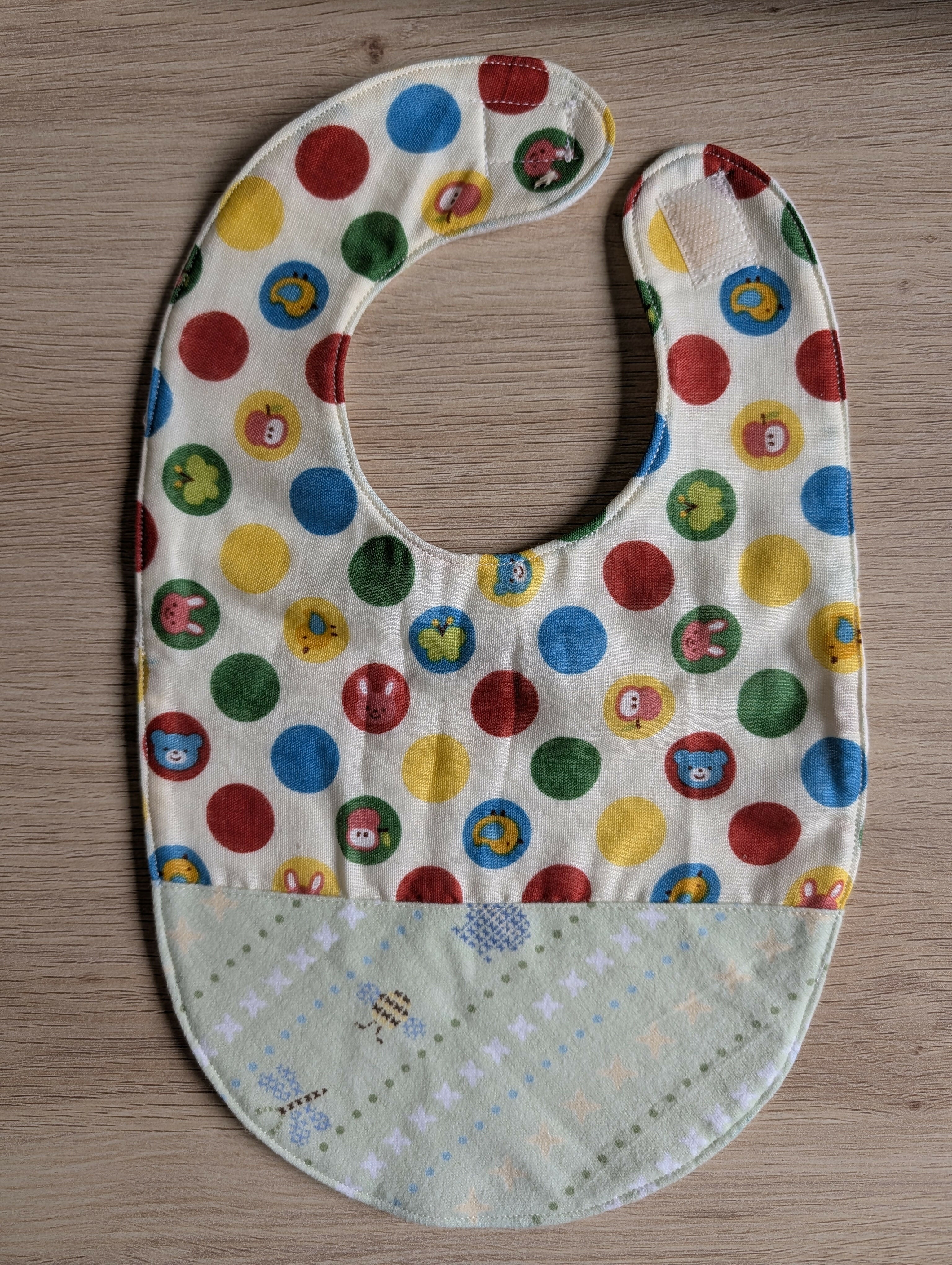 Bib “Animals in Bubbles”