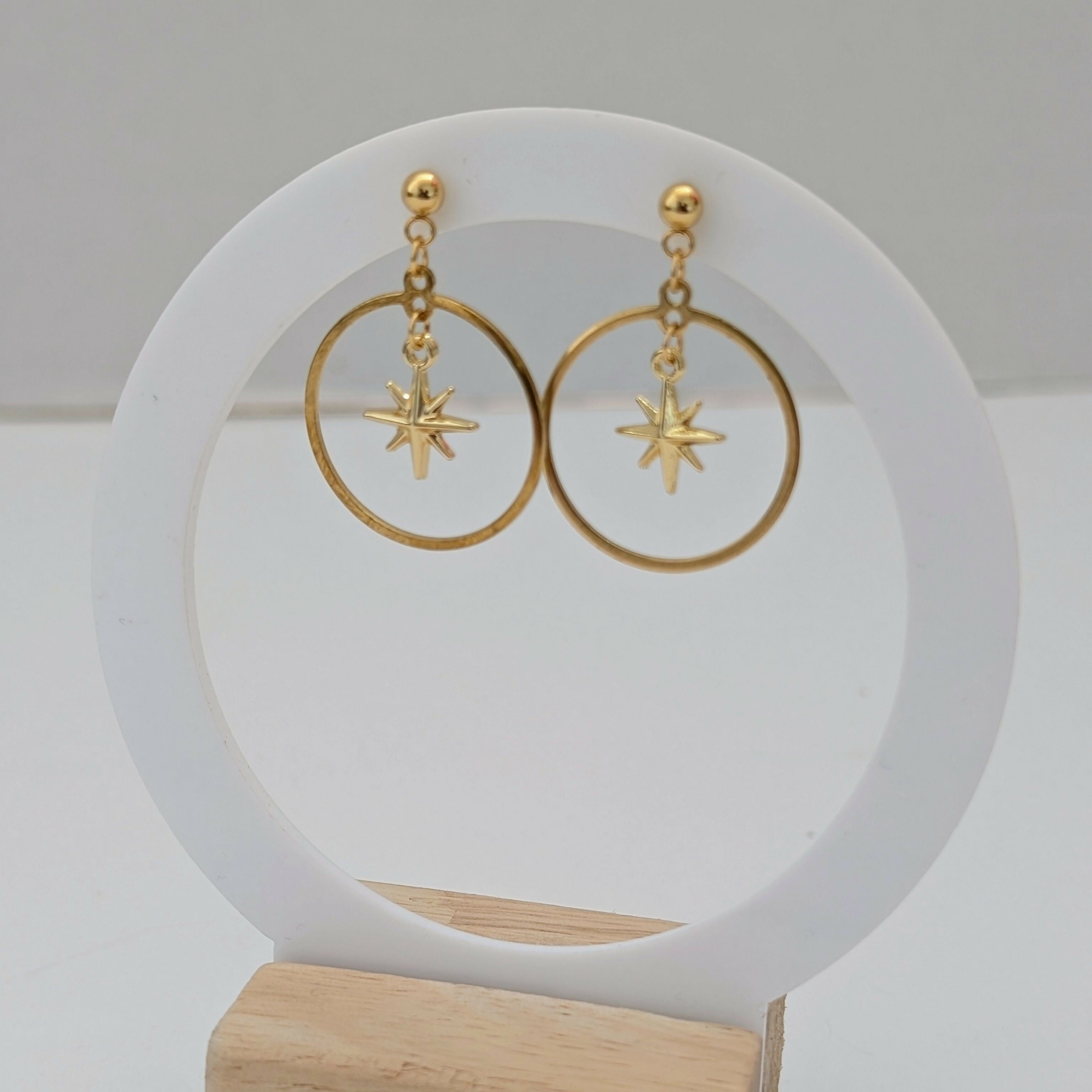 Chunky 3D Gold Star Circle Earrings on Gold Plated Stud