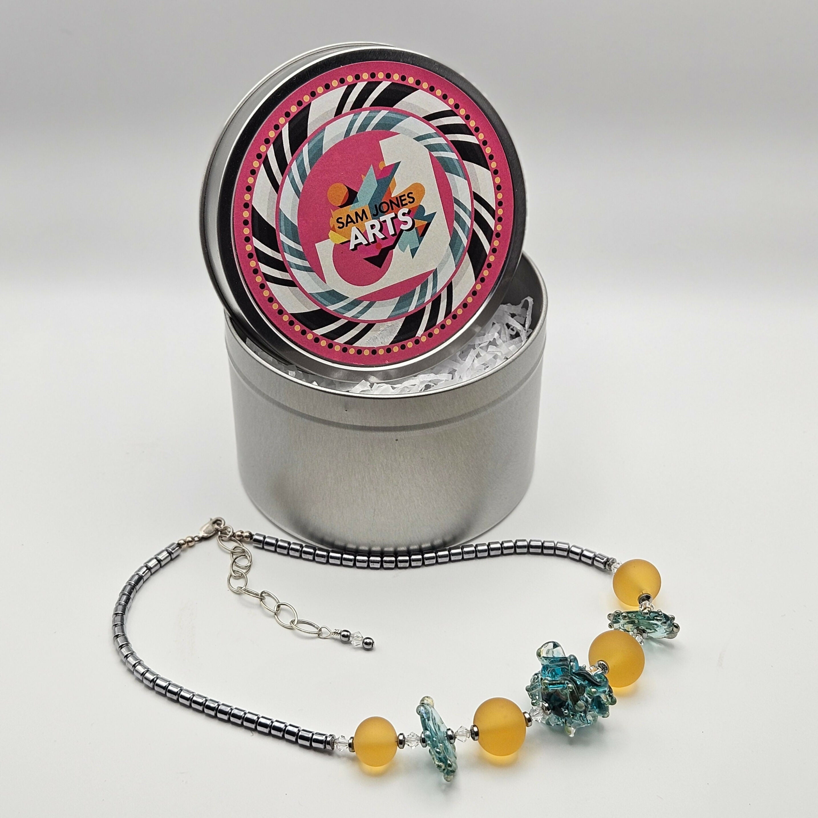 ELEGANT GLASS NECKLACE