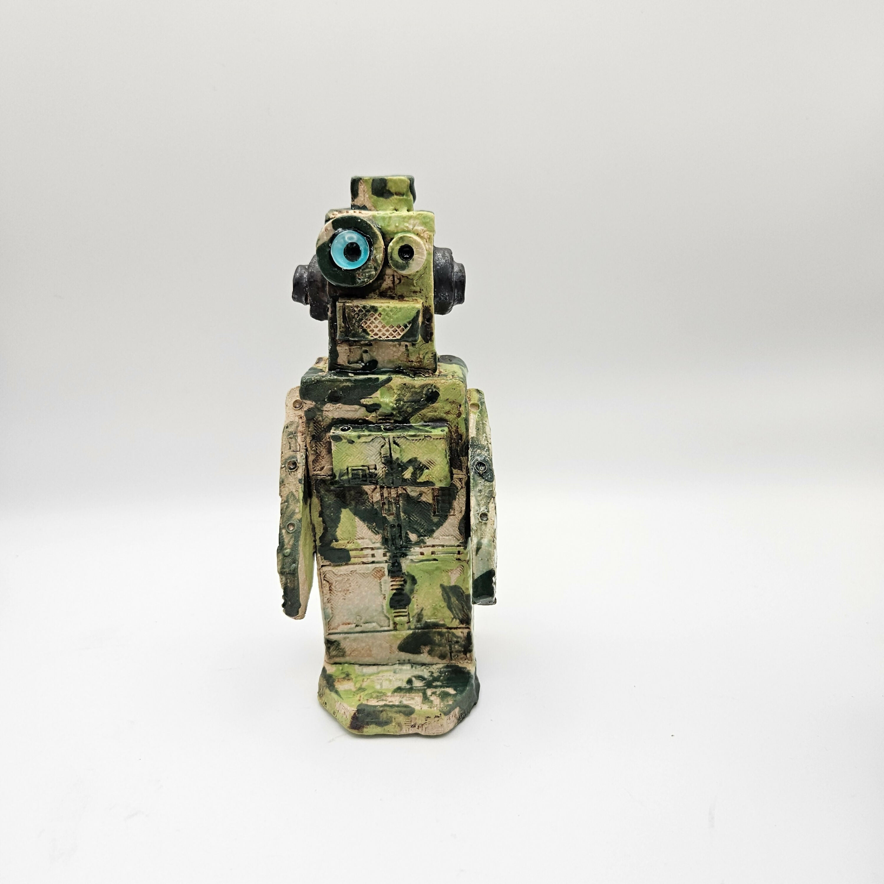 QUIRKY CERAMIC ROBOT SCULPTURE
