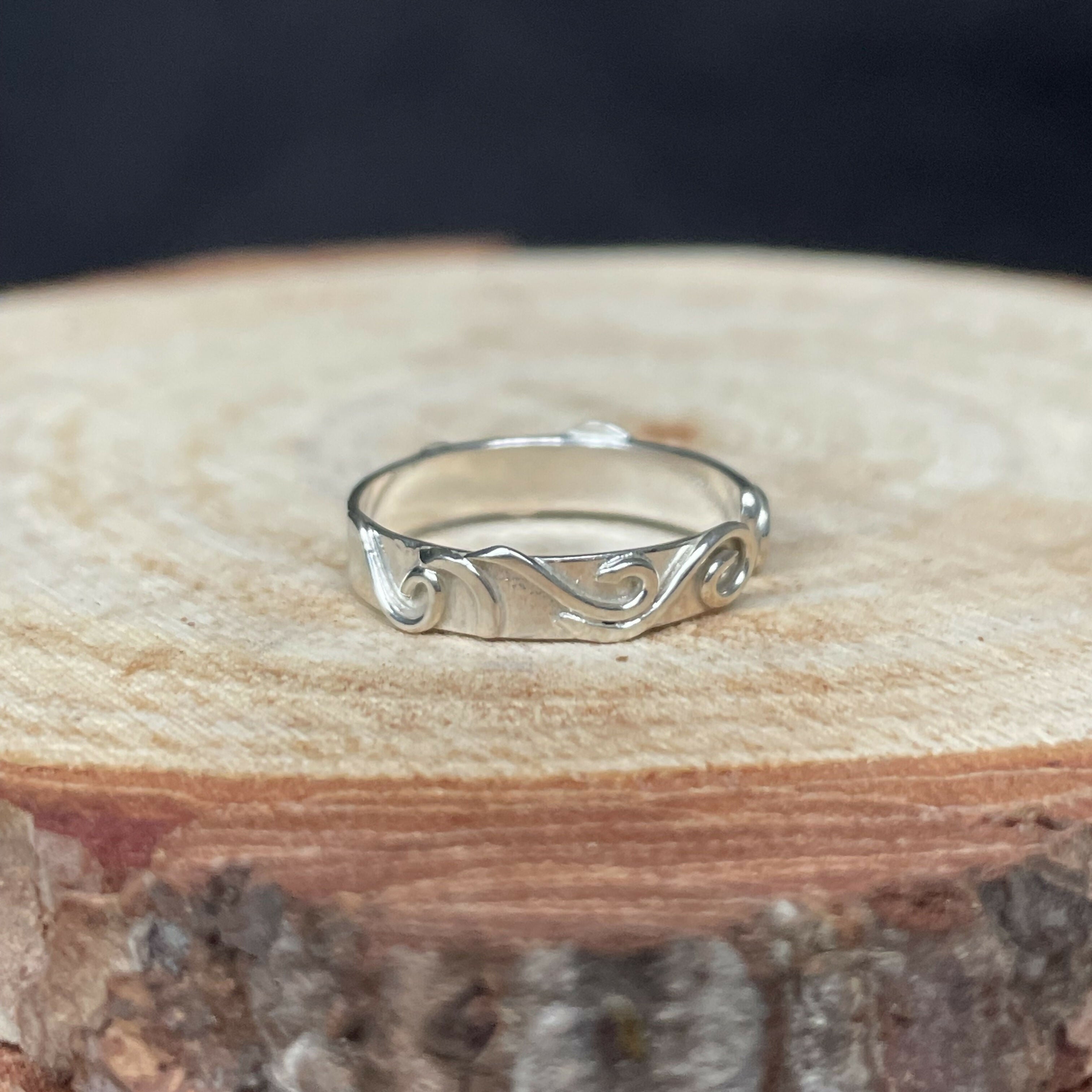 Sterling Silver Open Ring with Filigree Details (Size L)