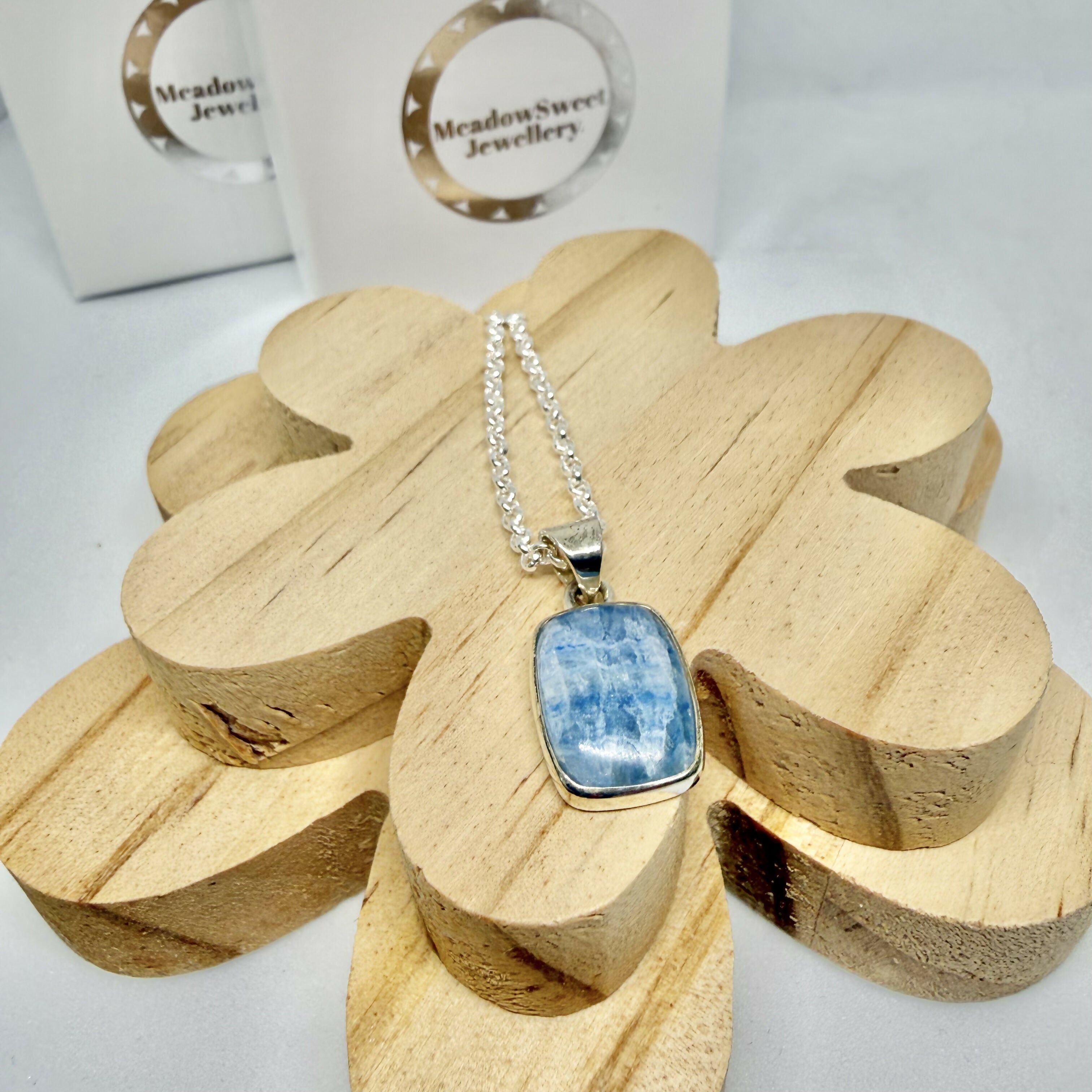 SCHEELITE NECKLACE