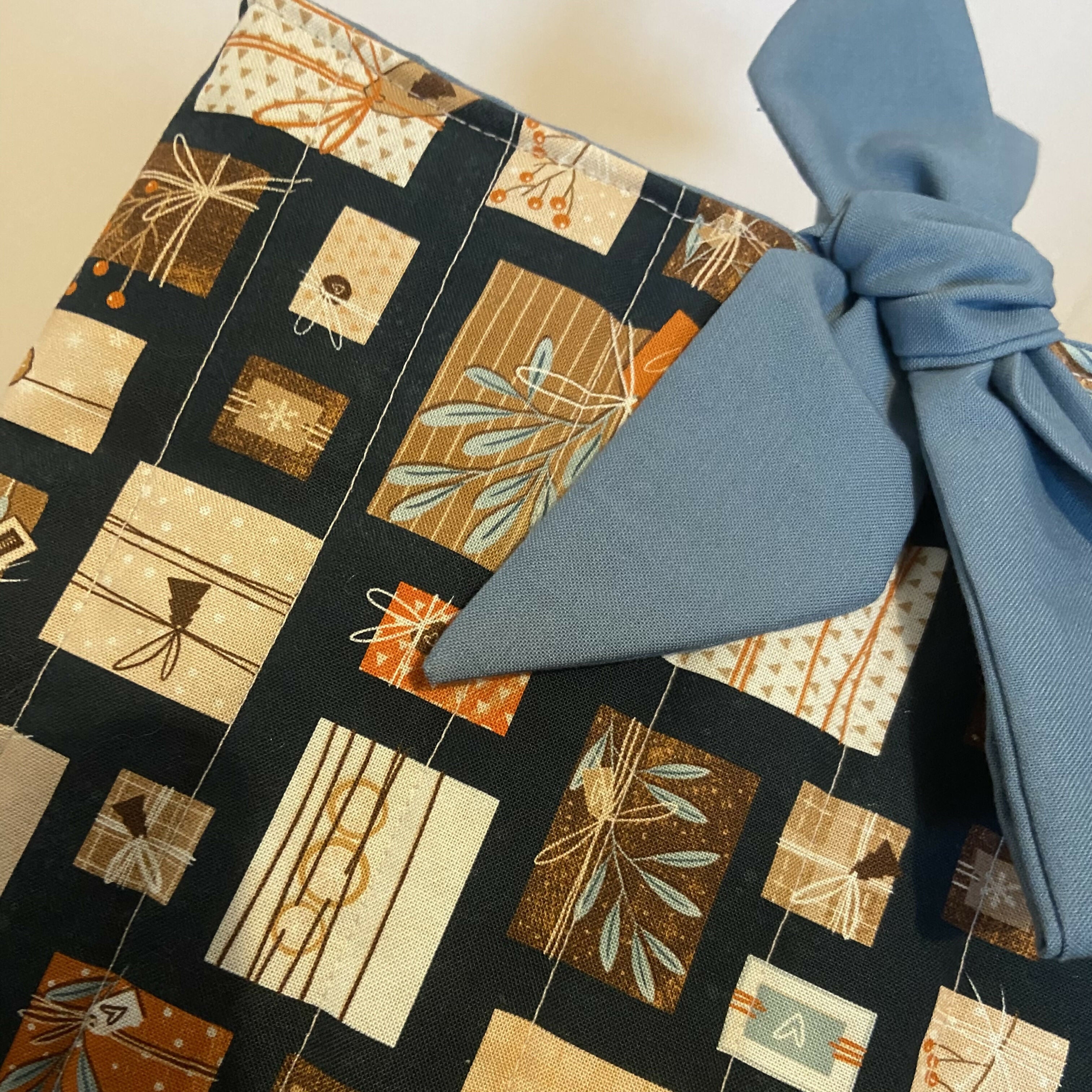 Navy Presents Design Book Pouch