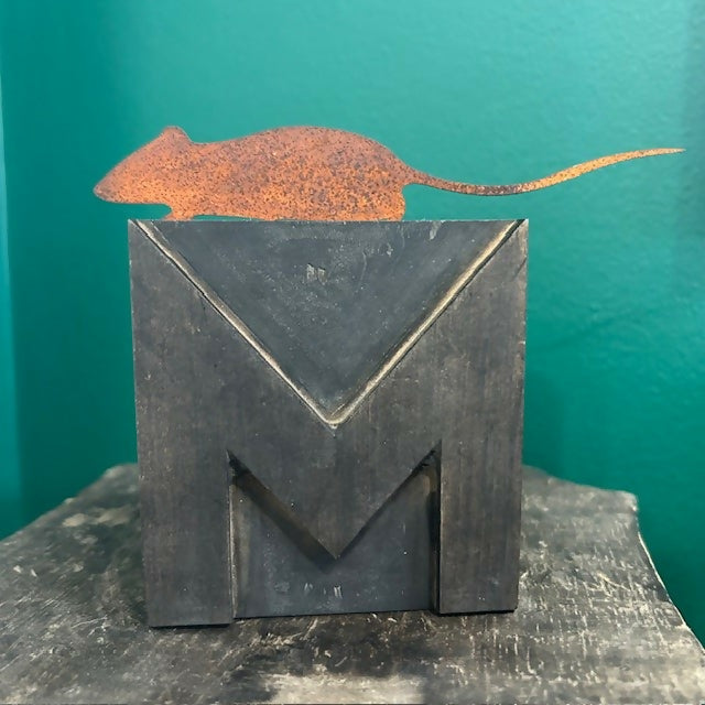 Lovely Free Standing Ornament - Mouse On A Antique Letter Printing Block