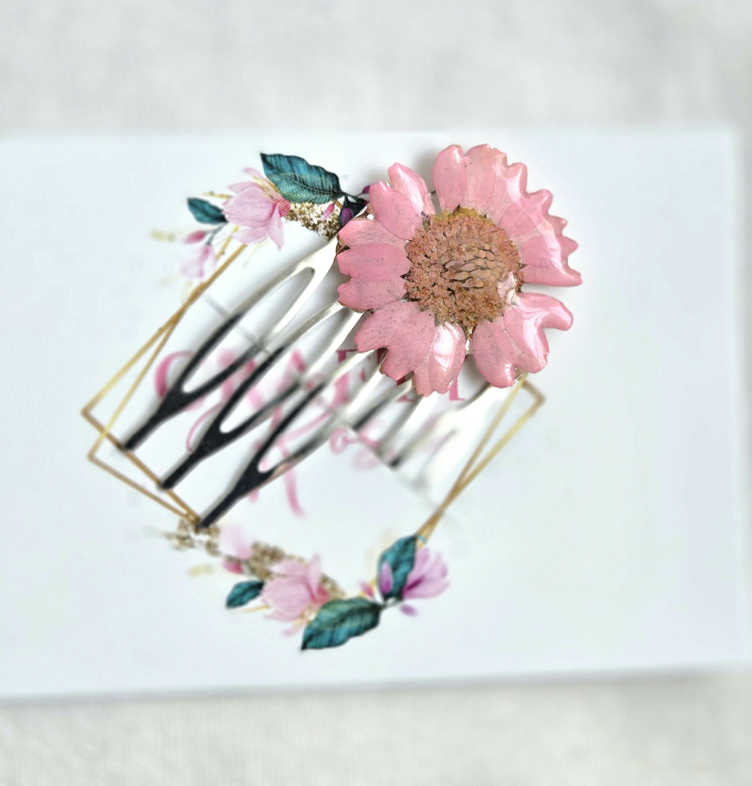 Stainless Steel Hair Comb With Real Dried Daisy