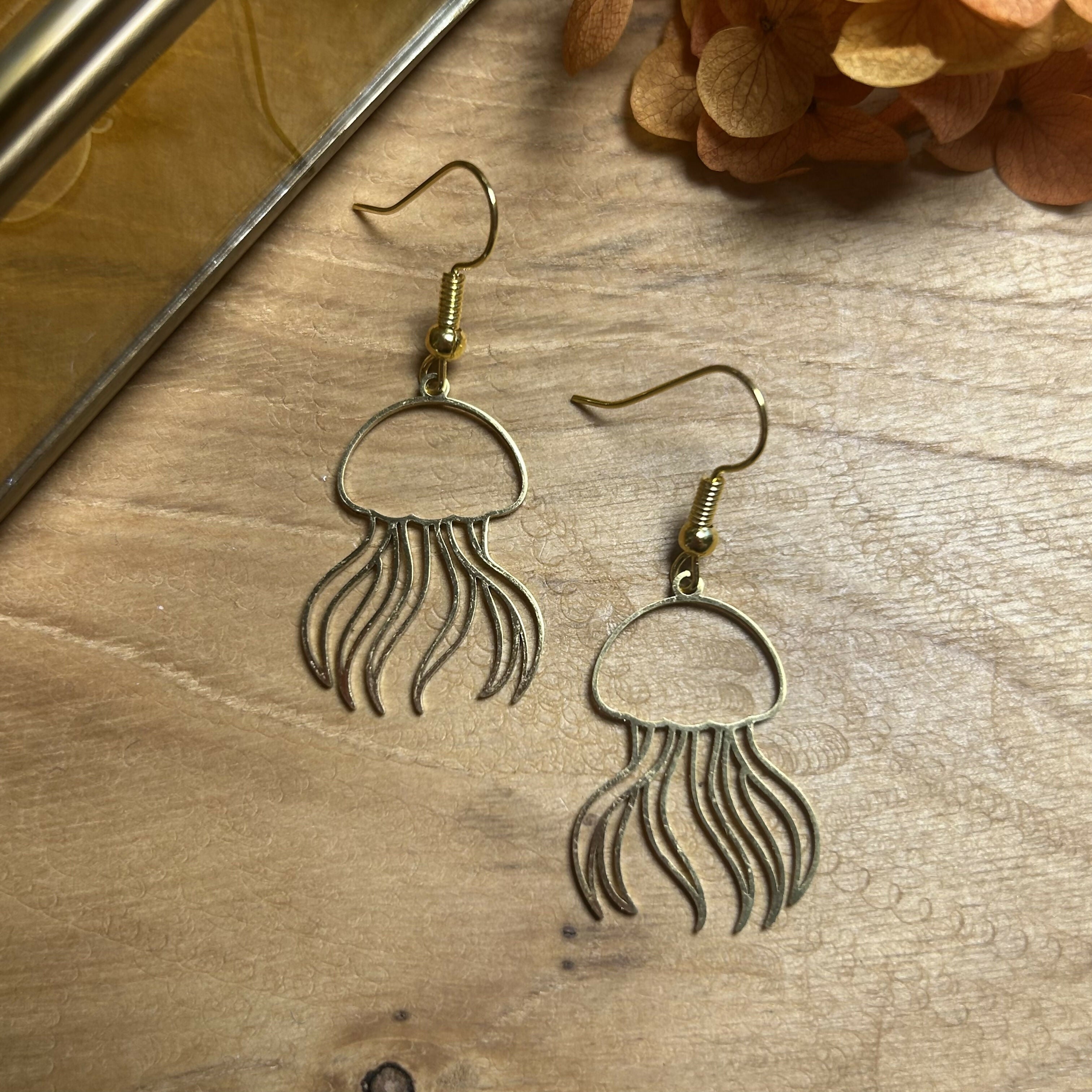 Lovely Jellyfish Cutout Earrings