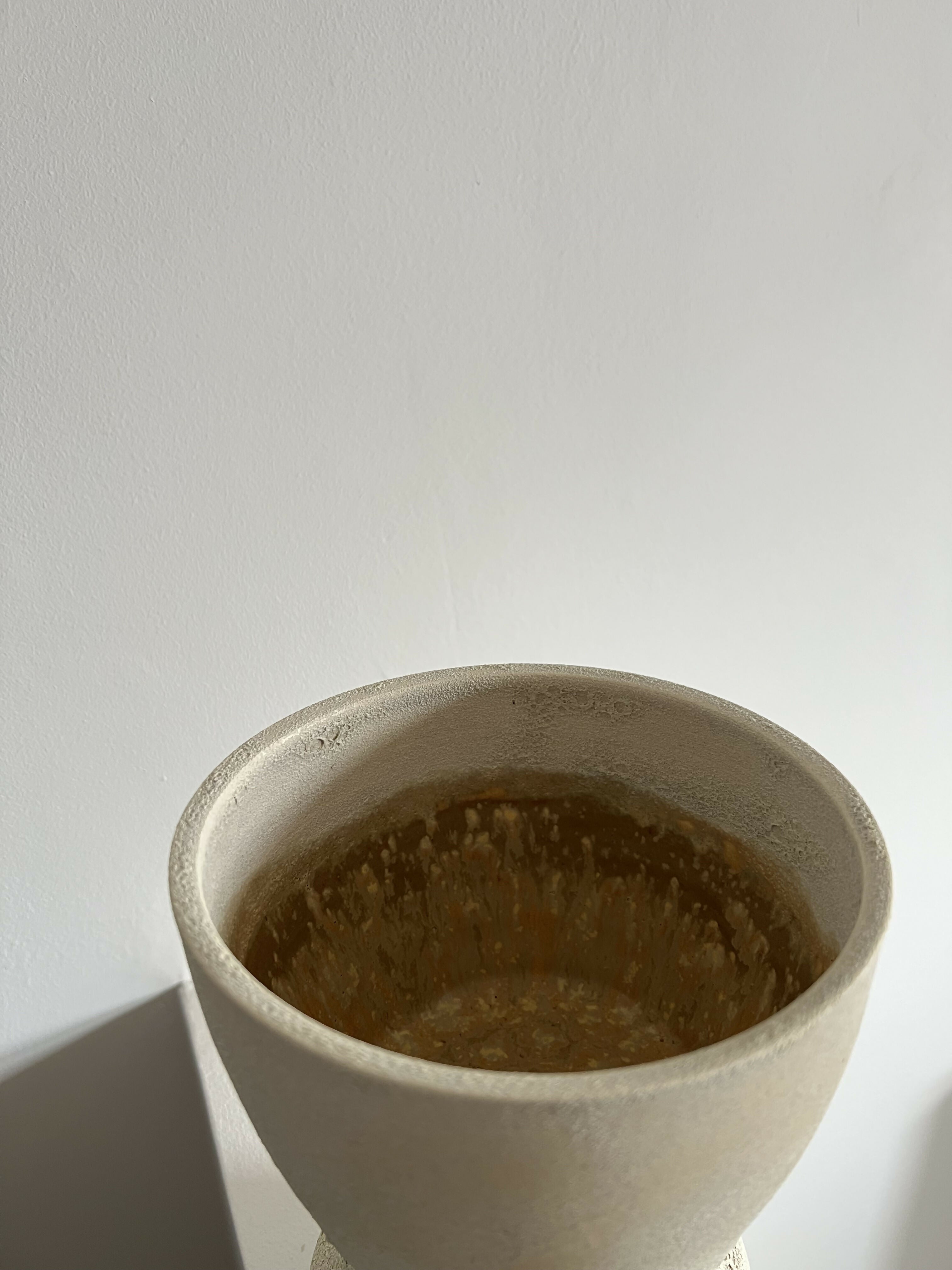 PEDESTAL TEXTURED VASE
