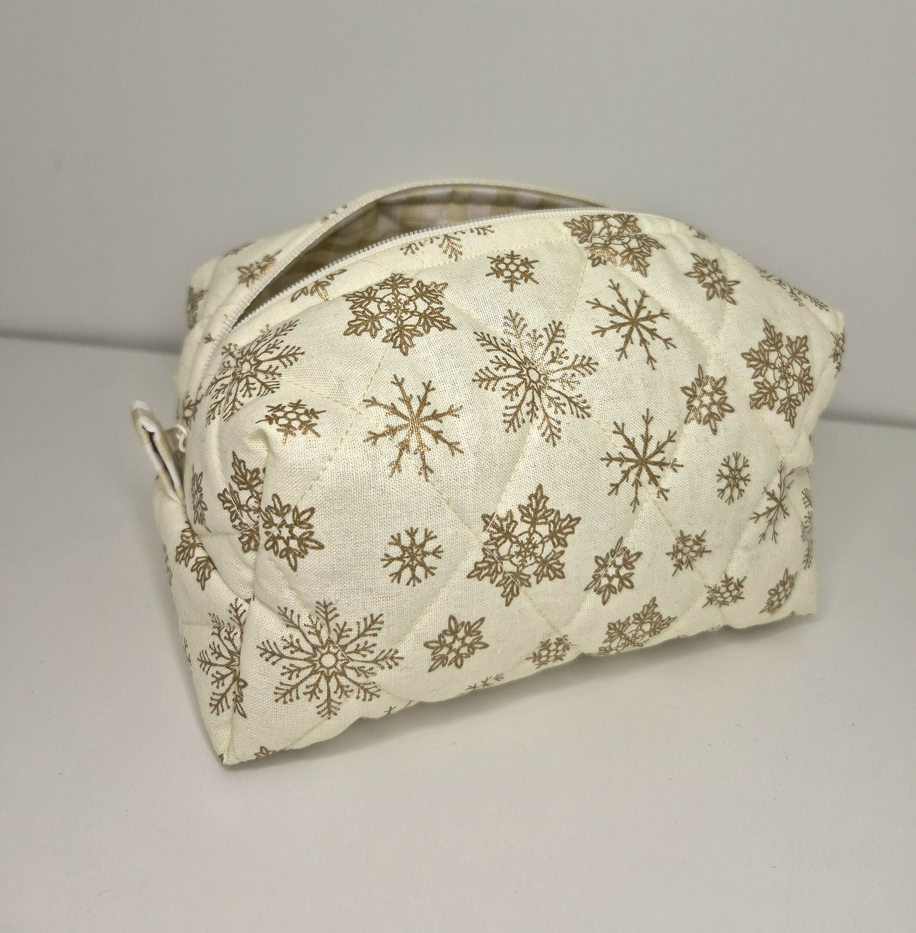 Quilted Christmas Cosmetic Makeup Bag With Snowflake Pattern