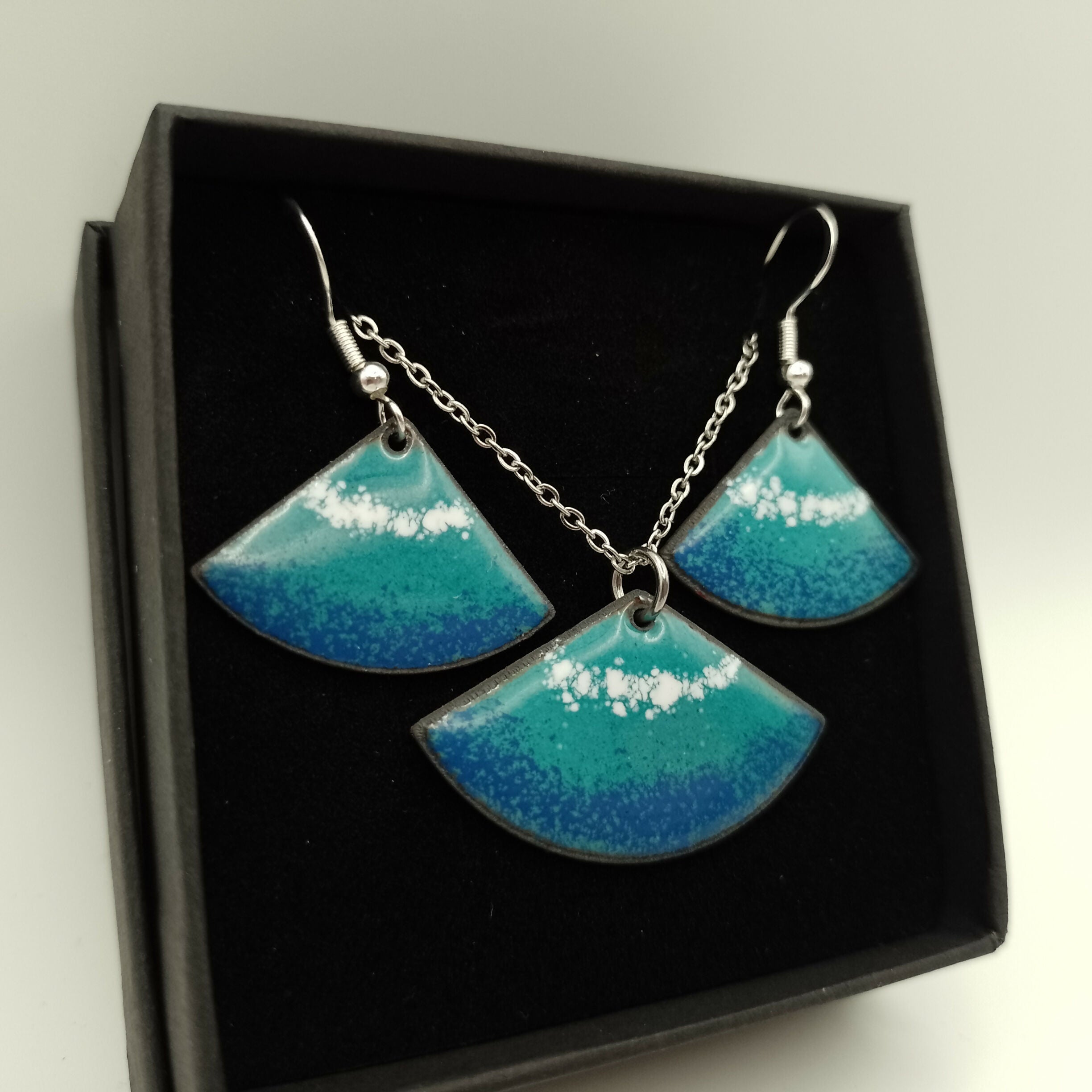 Onxy Green and Royal Blue and White Fan Shaped Enamel Pendant and Earring Set