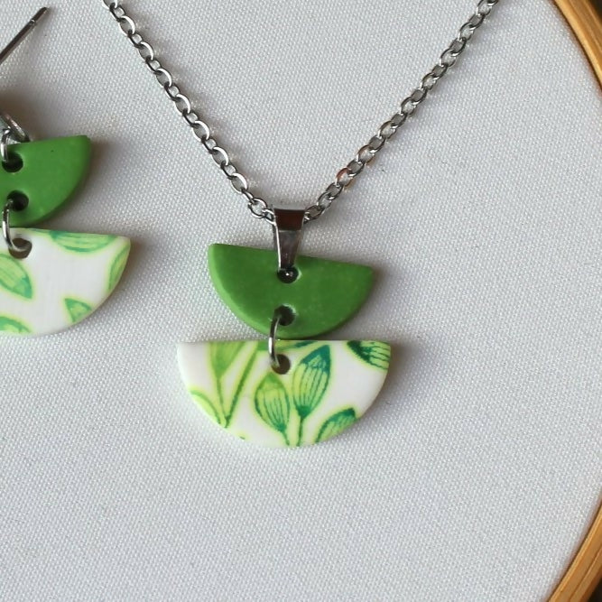 Green Leaf Print Half Circle Necklace