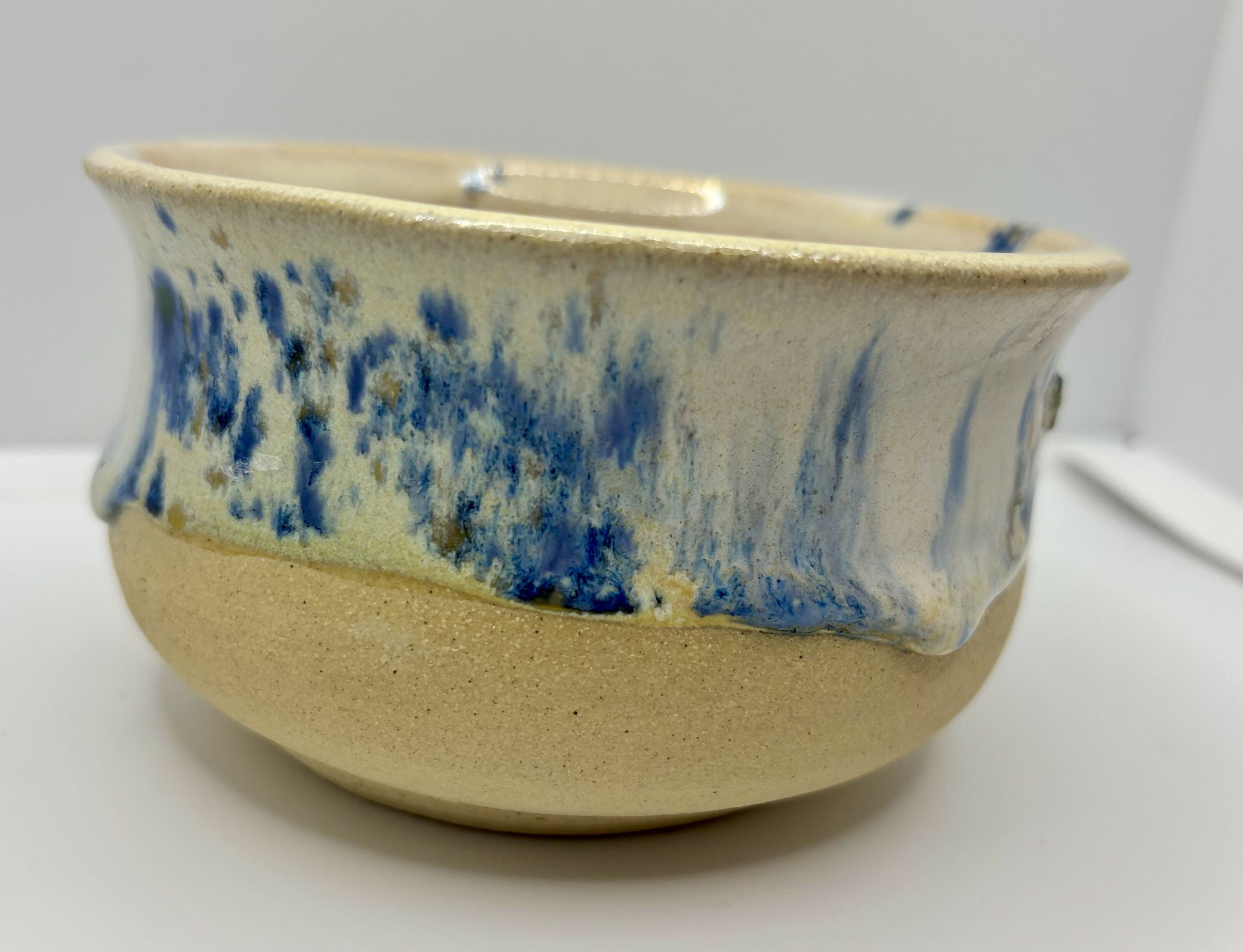 Drippy Blue and white pot
