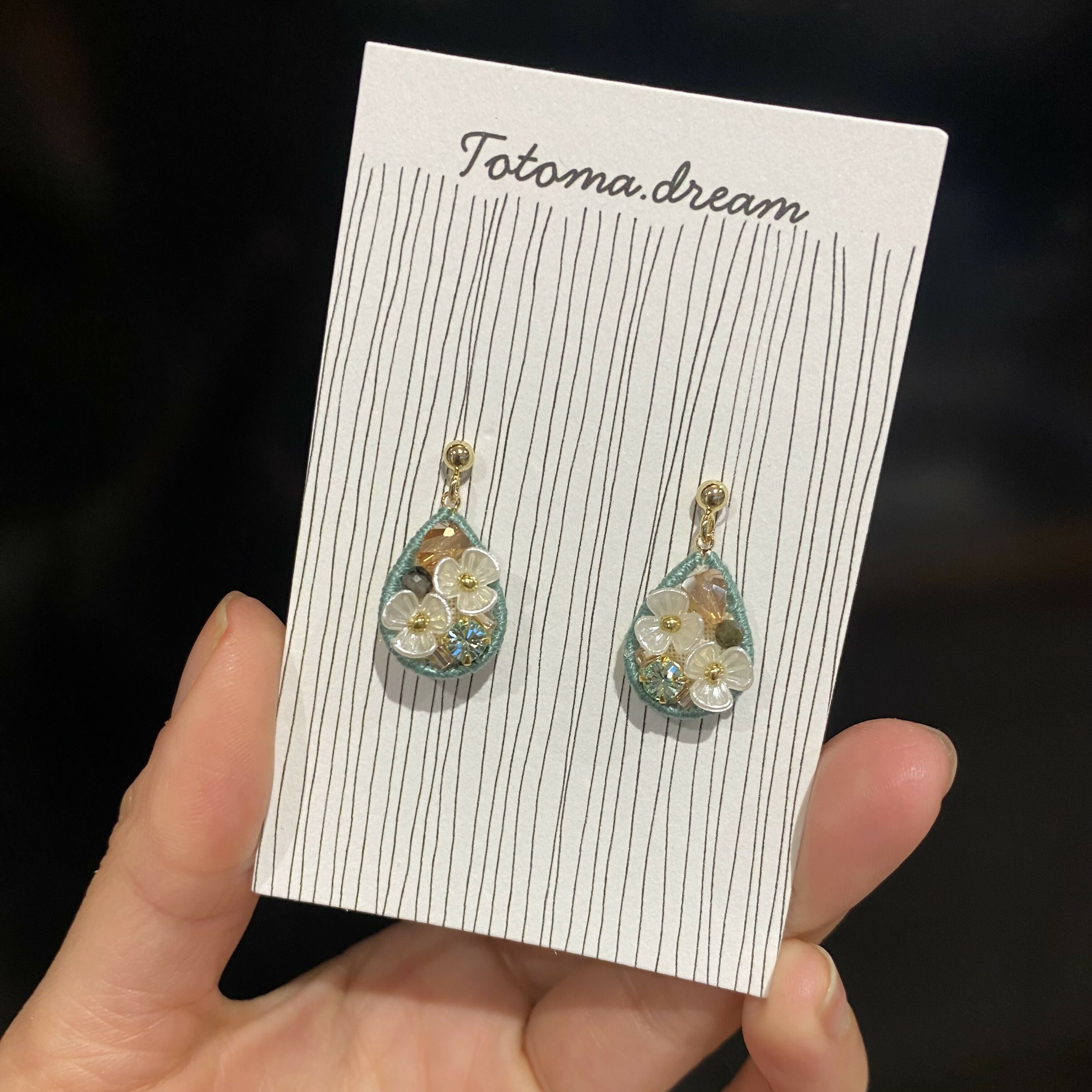 Pendant Crystal Embroidery Earrings (Waterdrop)