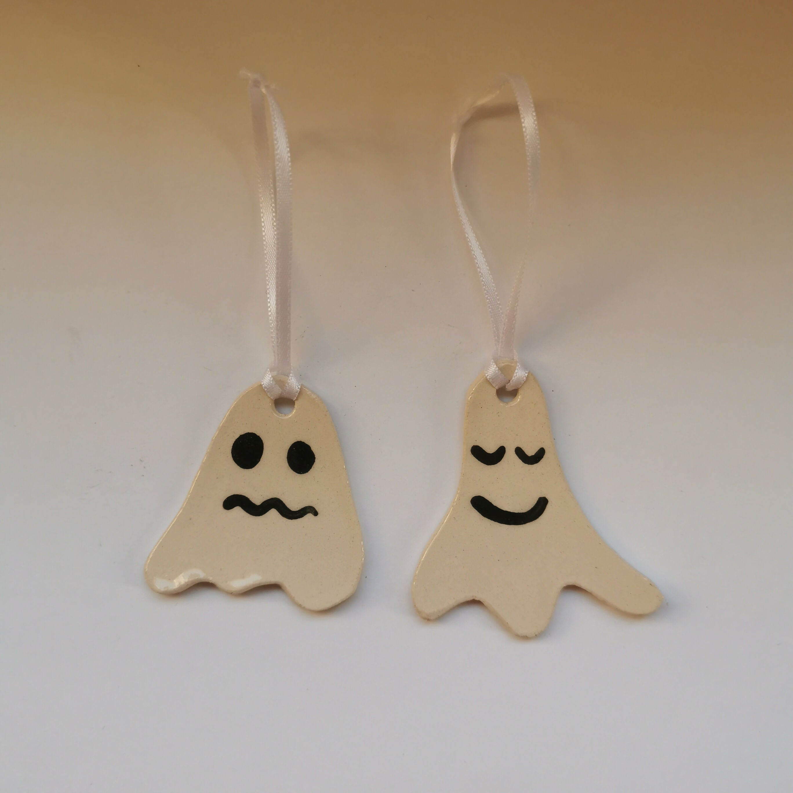 Hanging Ghost - Ribbon