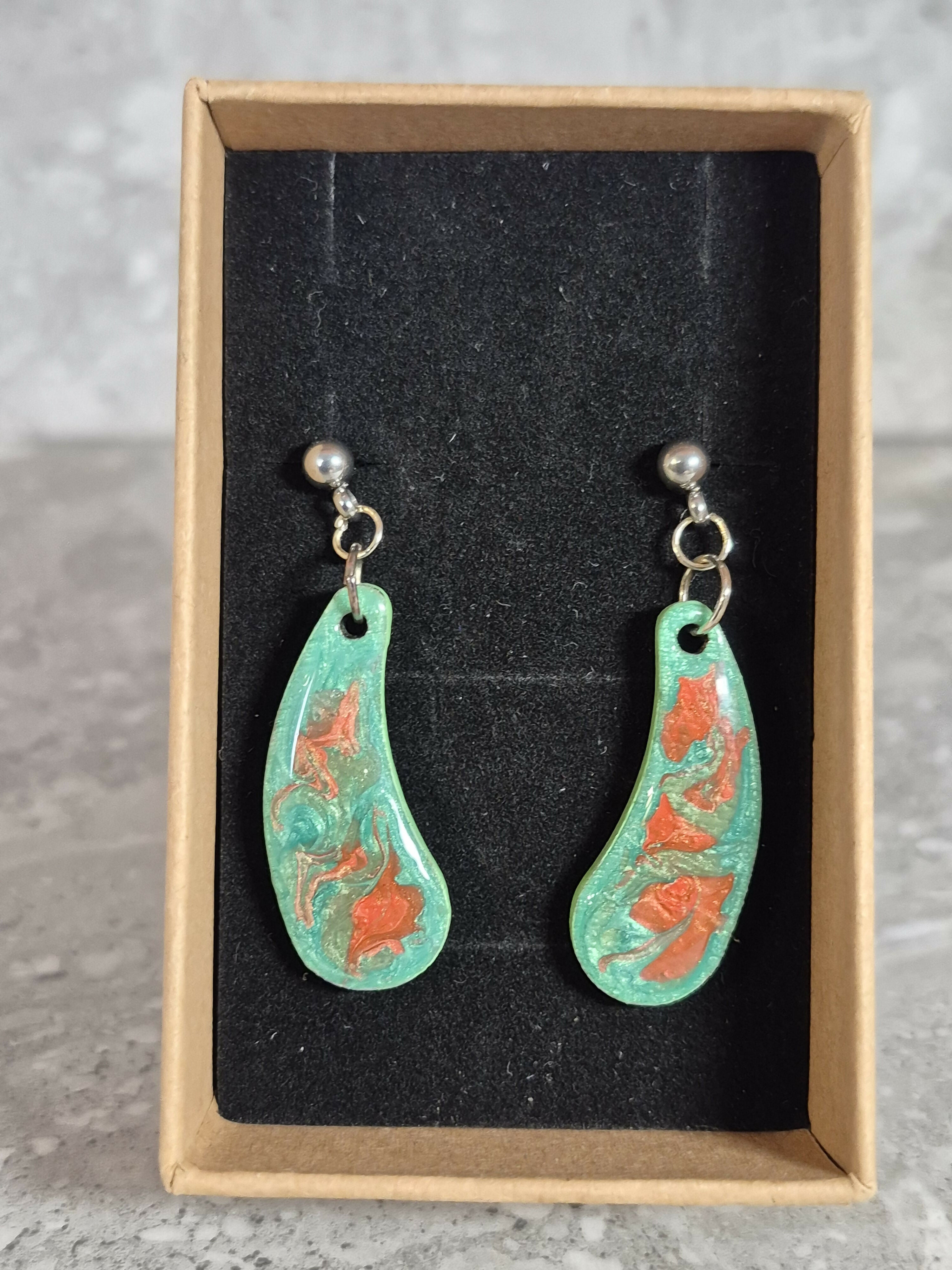 Handcrafted Teardrop Shaped Green And Red Earrings